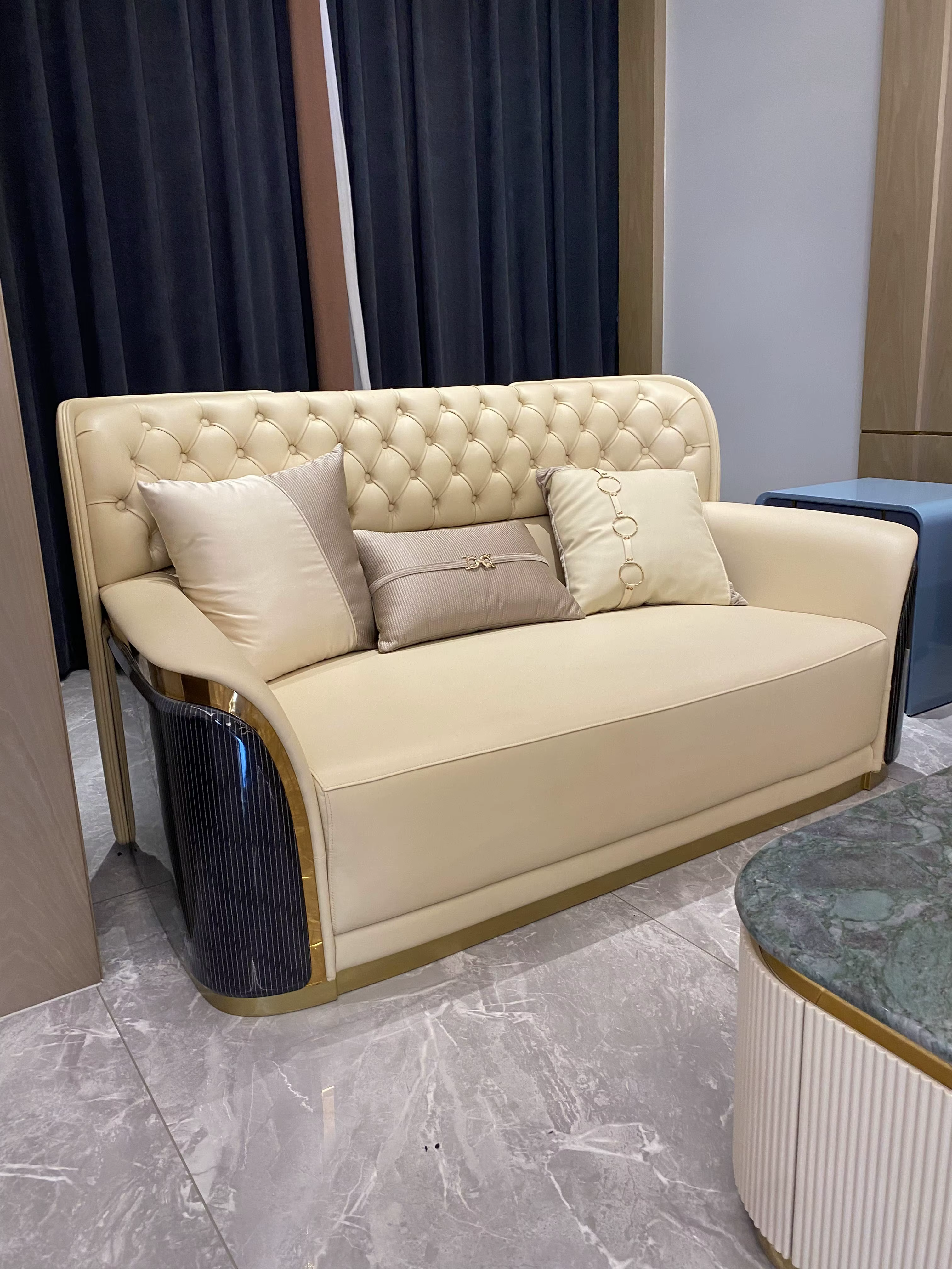 Furnistyle Genuine Leather U-Shaped Sectional Sofa Set — image 3