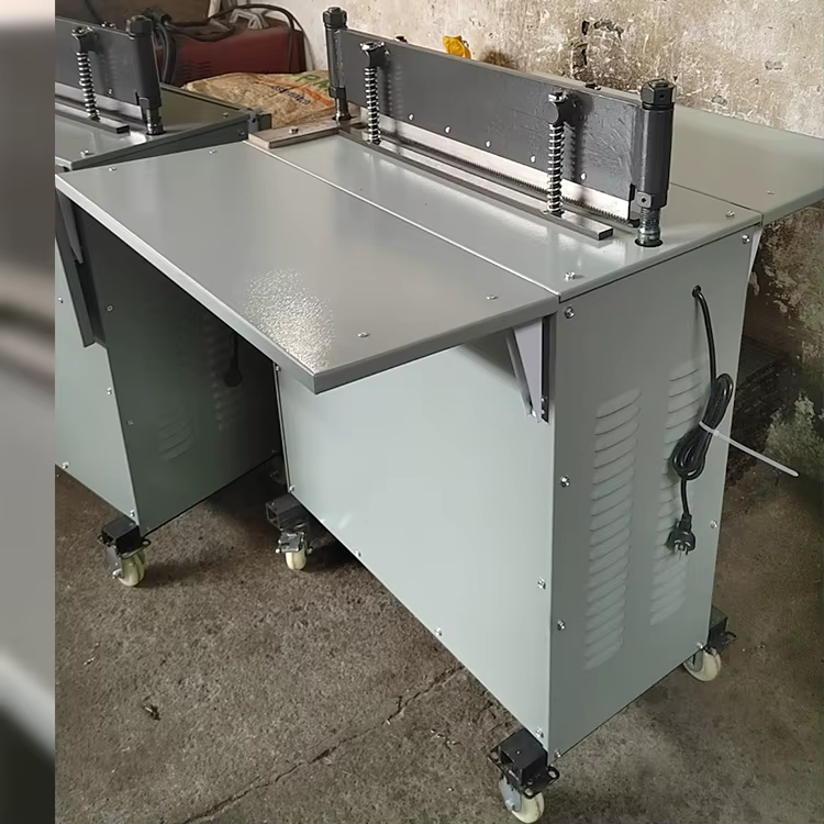 Automatic Zig Zag Fabric Cloth Sample Cutting Cutter Machine — image 3