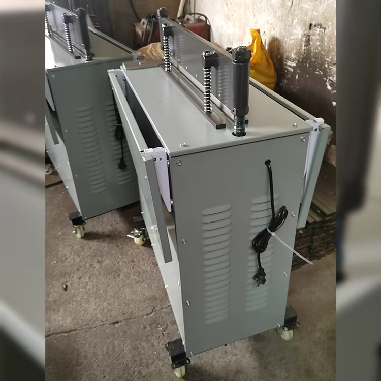 Automatic Zig Zag Fabric Cloth Sample Cutting Cutter Machine — image 4