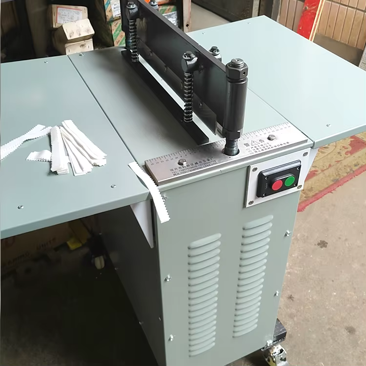 Automatic Zig Zag Fabric Cloth Sample Cutting Cutter Machine — image 5
