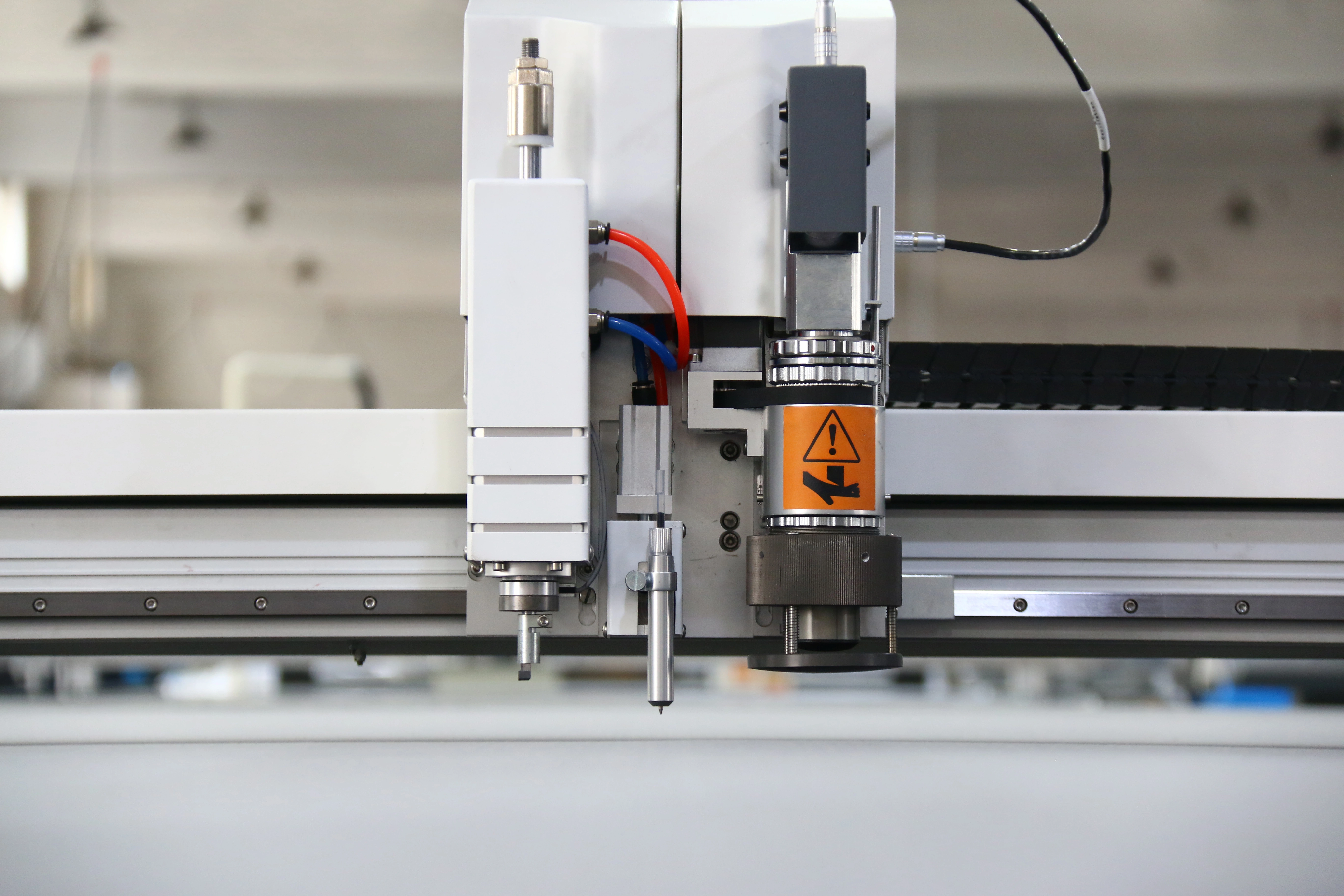 RUK Flatbed Fabric Cutting Machine Plotter — image 3