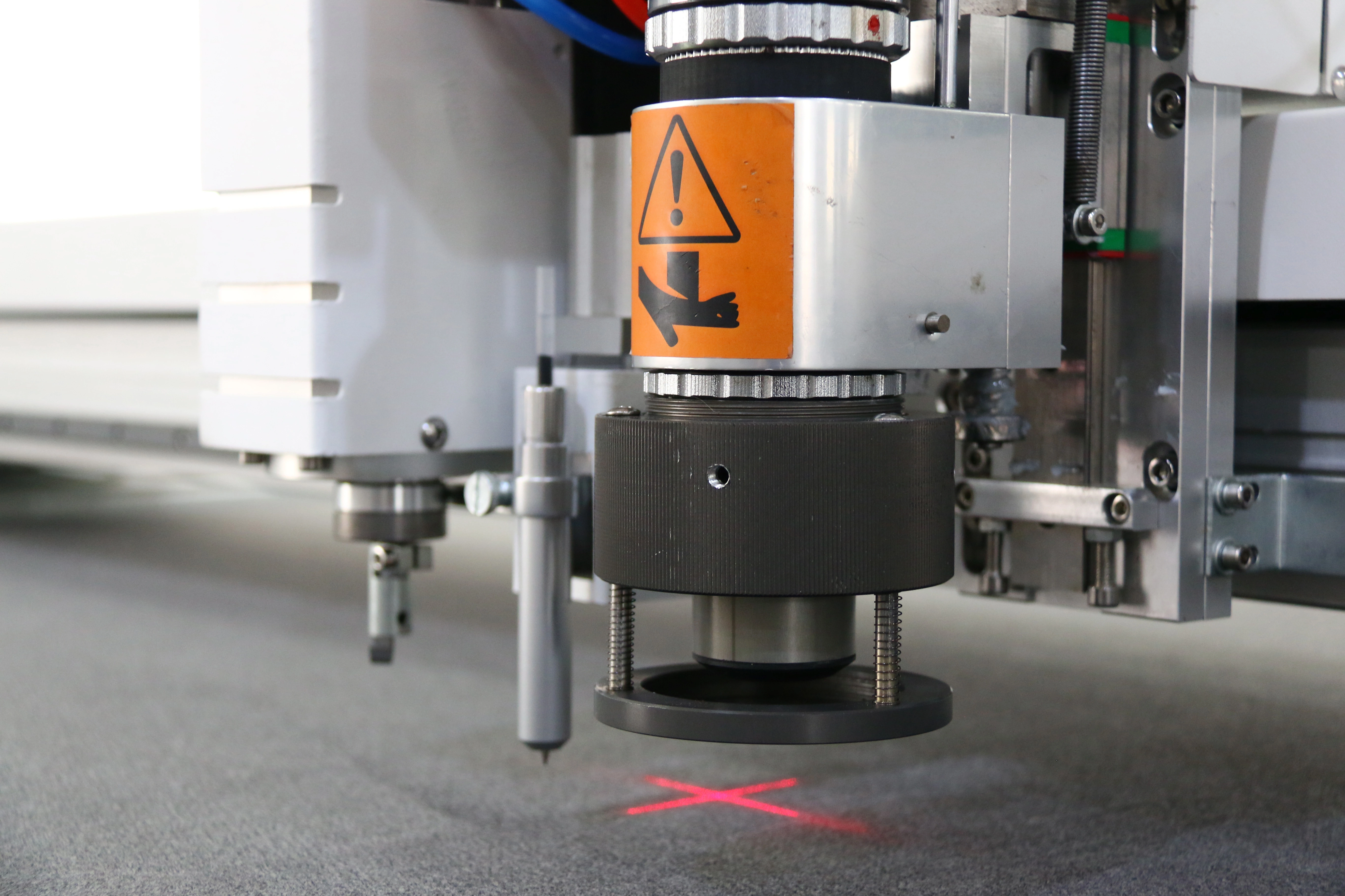 RUK Flatbed Fabric Cutting Machine Plotter — image 4