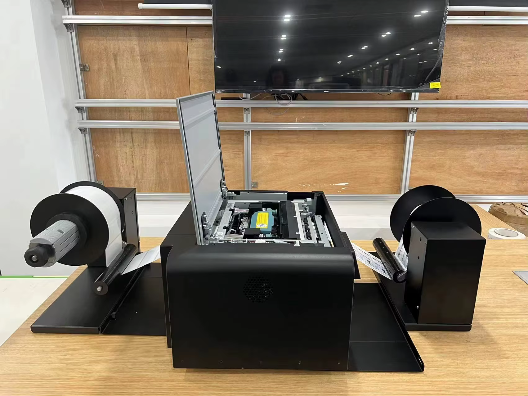 Desktop Roll-to-roll Color Label Printer — image 3