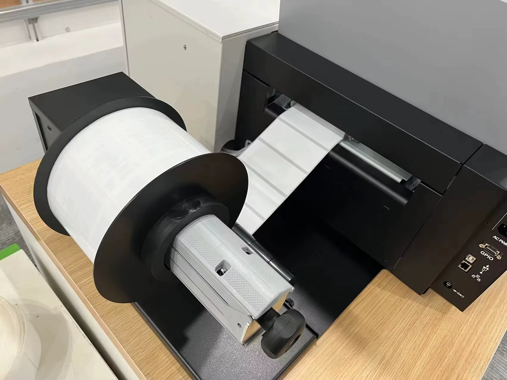Desktop Roll-to-roll Color Label Printer — image 5