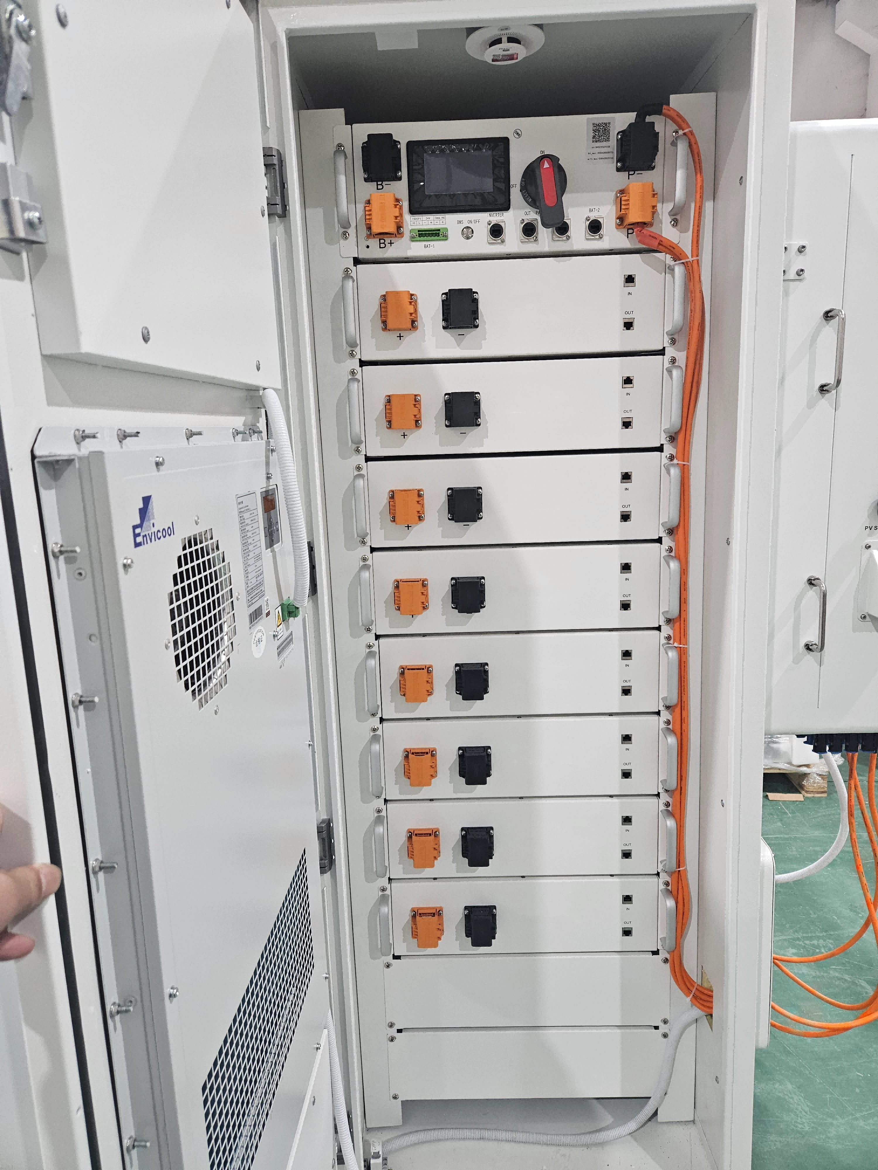 All-in-One ESS Cabinet 50KW Hybrid Solar Inverter & 100KWH Lithium Battery — image 3