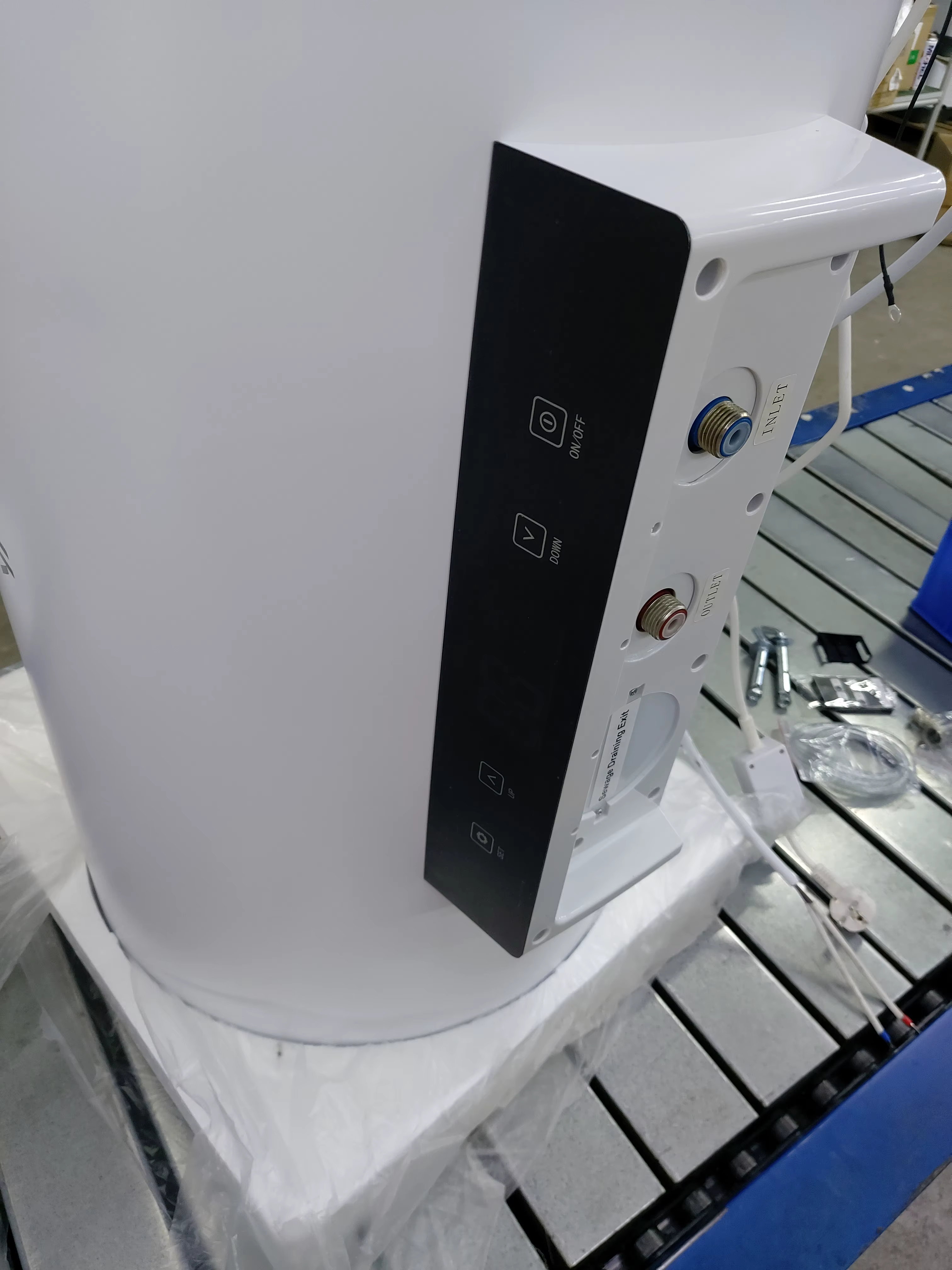 Chinese Top Sales Wall Mounted 60L AC DC PV Solar Water Heater — image 4
