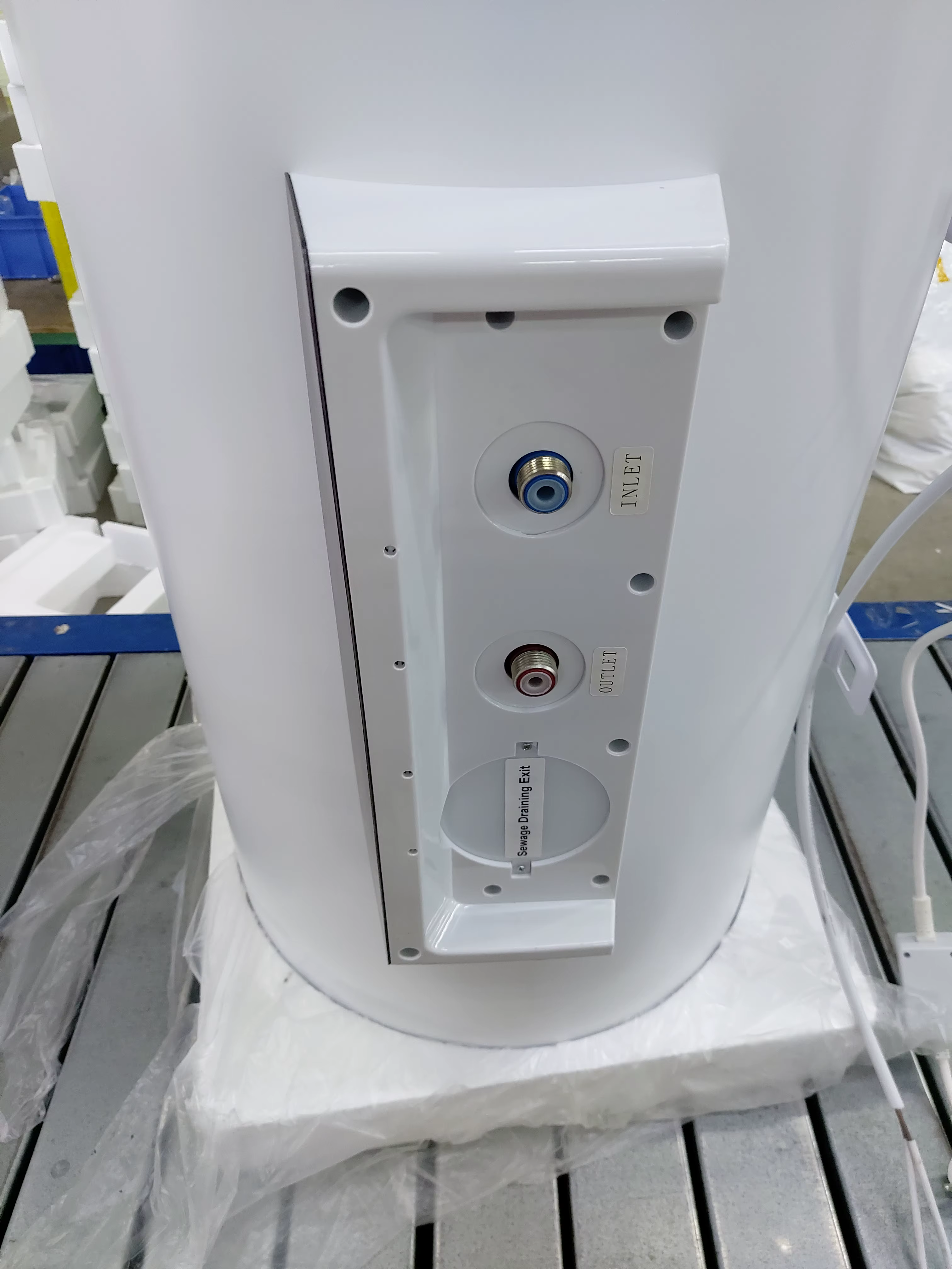 Chinese Top Sales Wall Mounted 60L AC DC PV Solar Water Heater — image 5