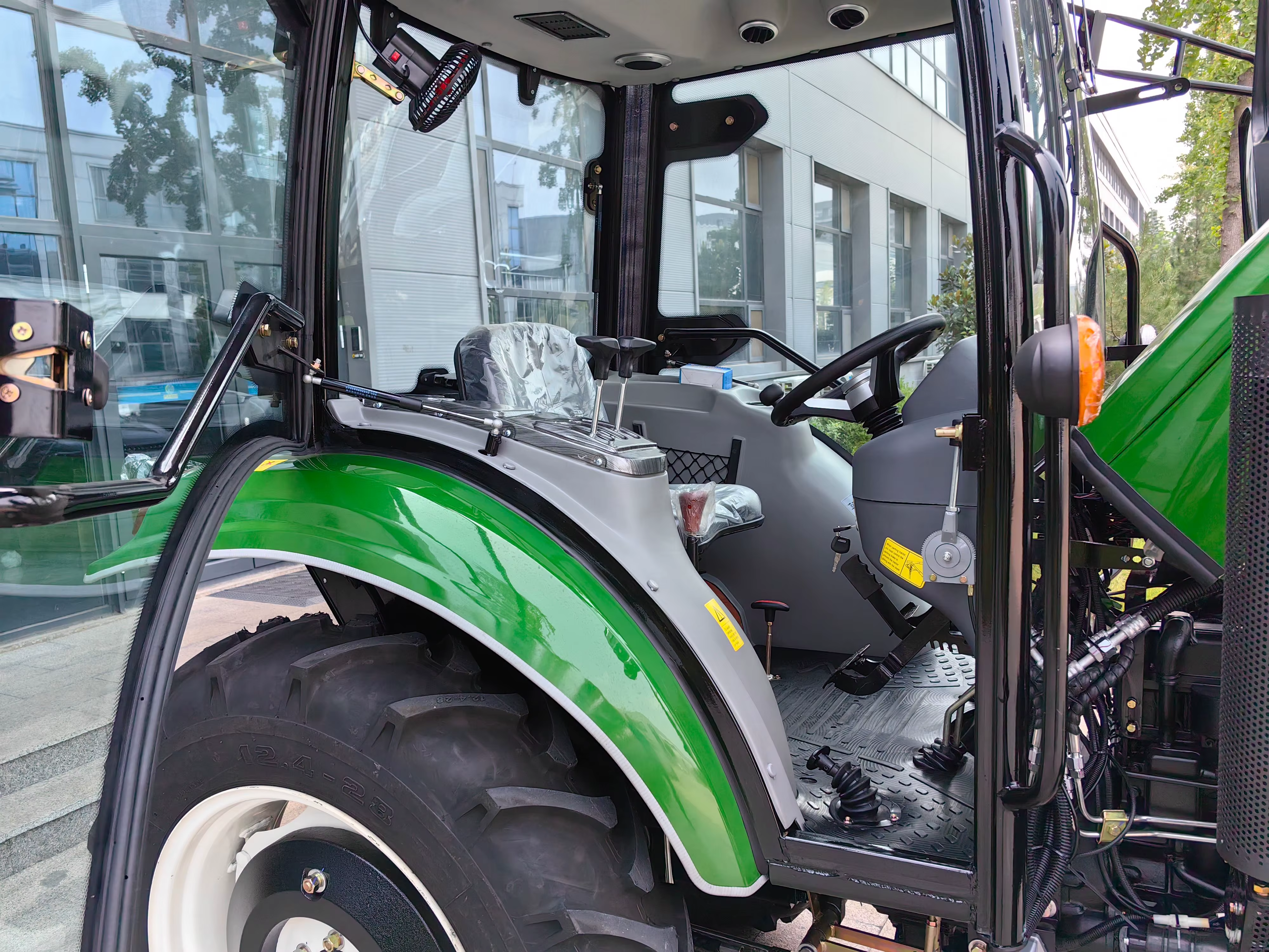 Four Wheel Drive New Farm Tractor — image 4