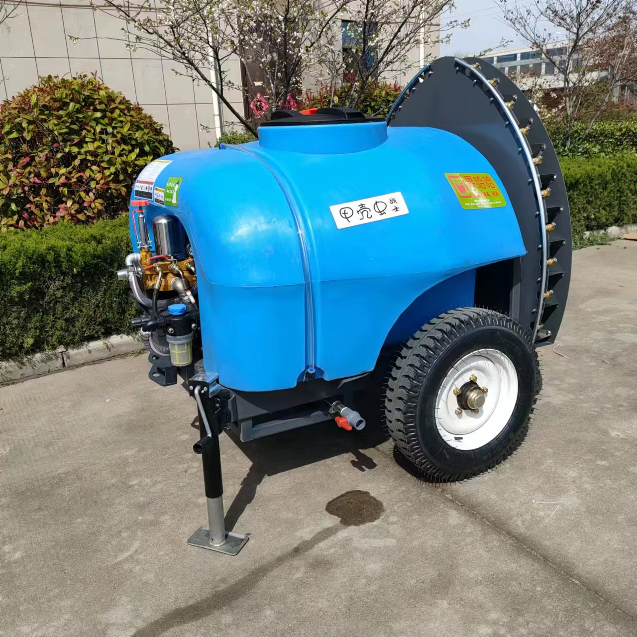 2000 Liter New Type Sprayer Trailed — image 6