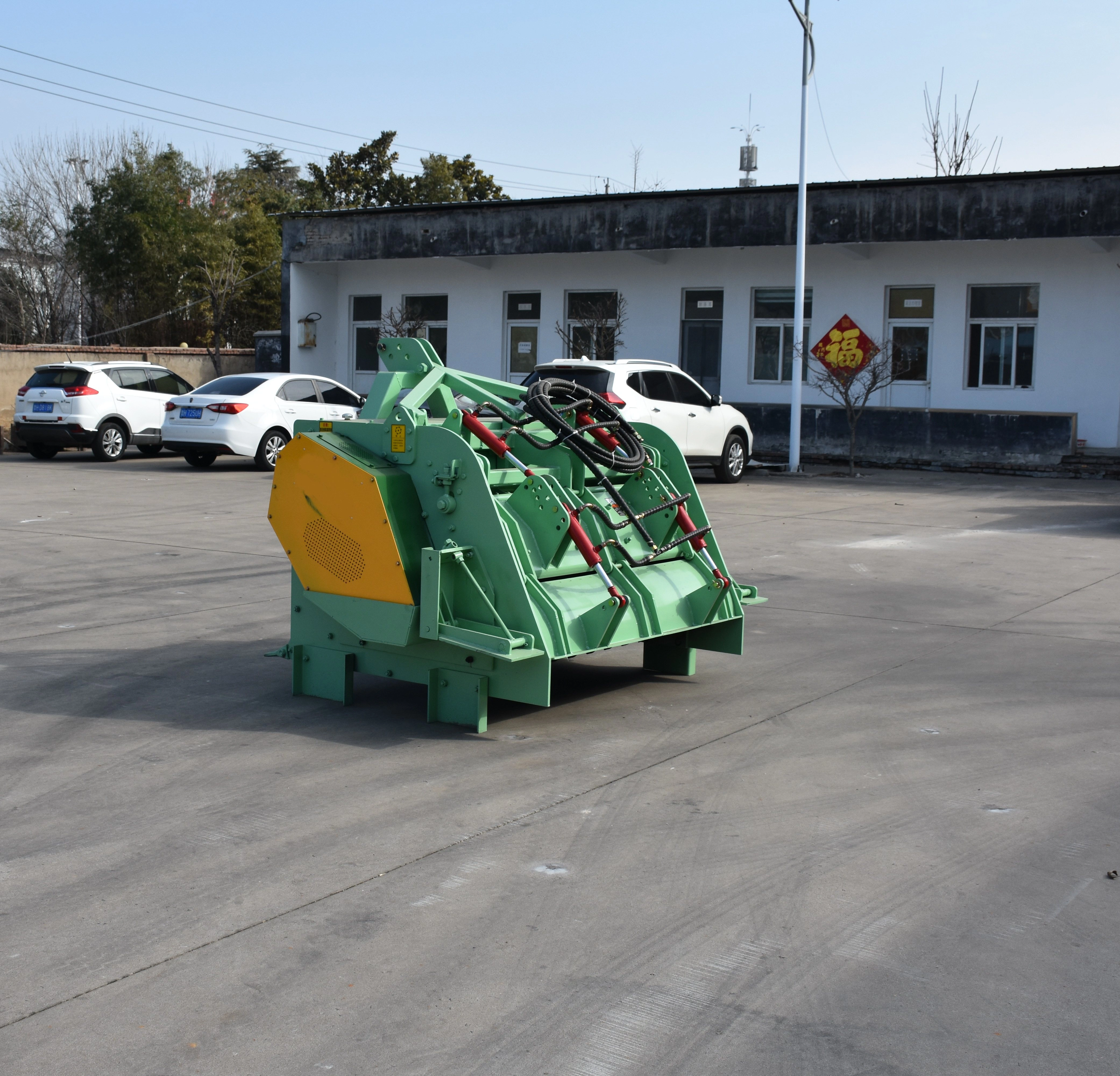Efficient Tractor Type Farm Stone Crusher — image 4