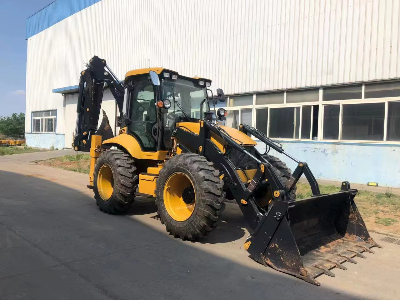 Four Wheel Steering Loader 388H Construction — image 2