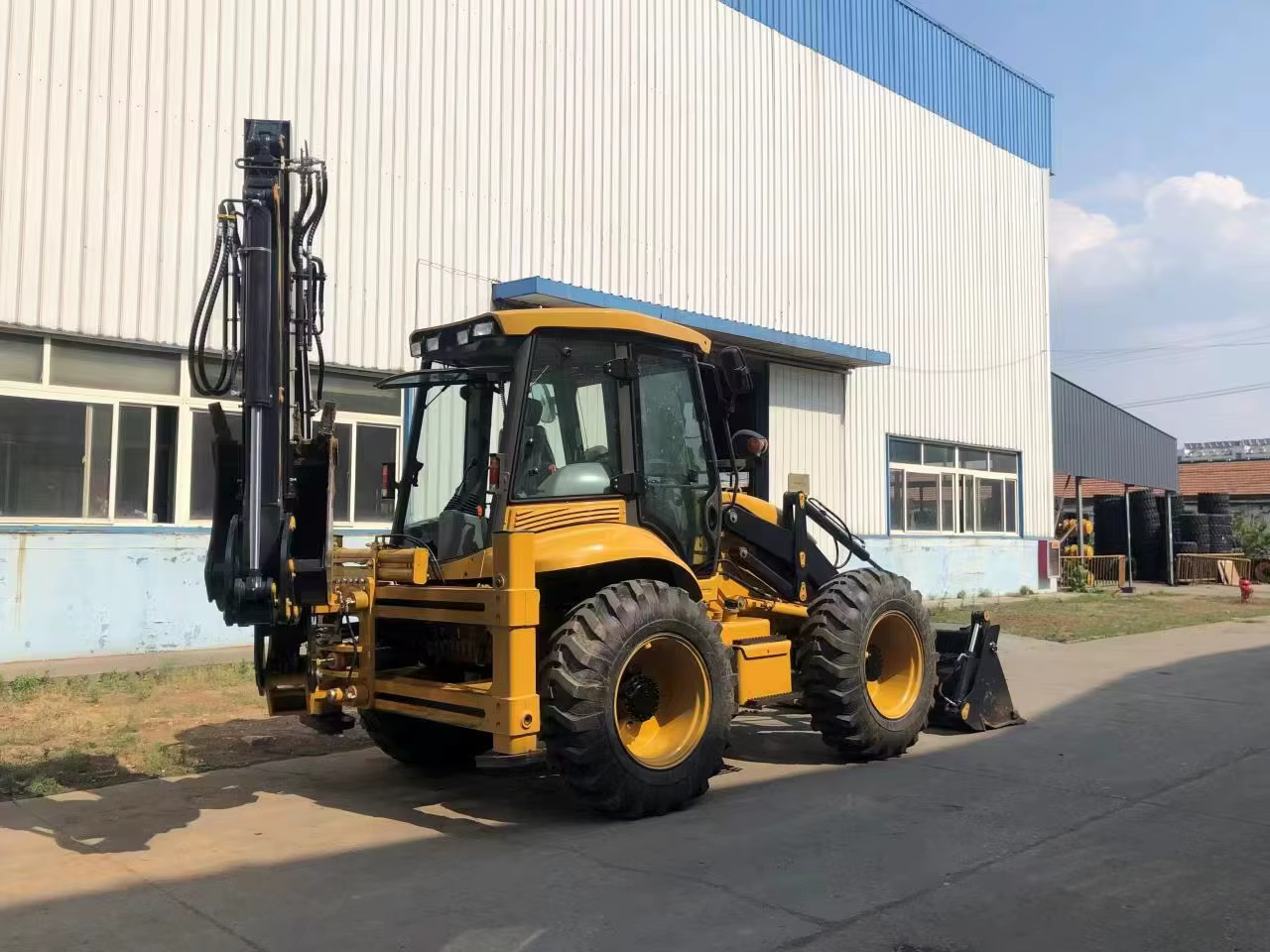 Four Wheel Steering Loader 388H Construction — image 3