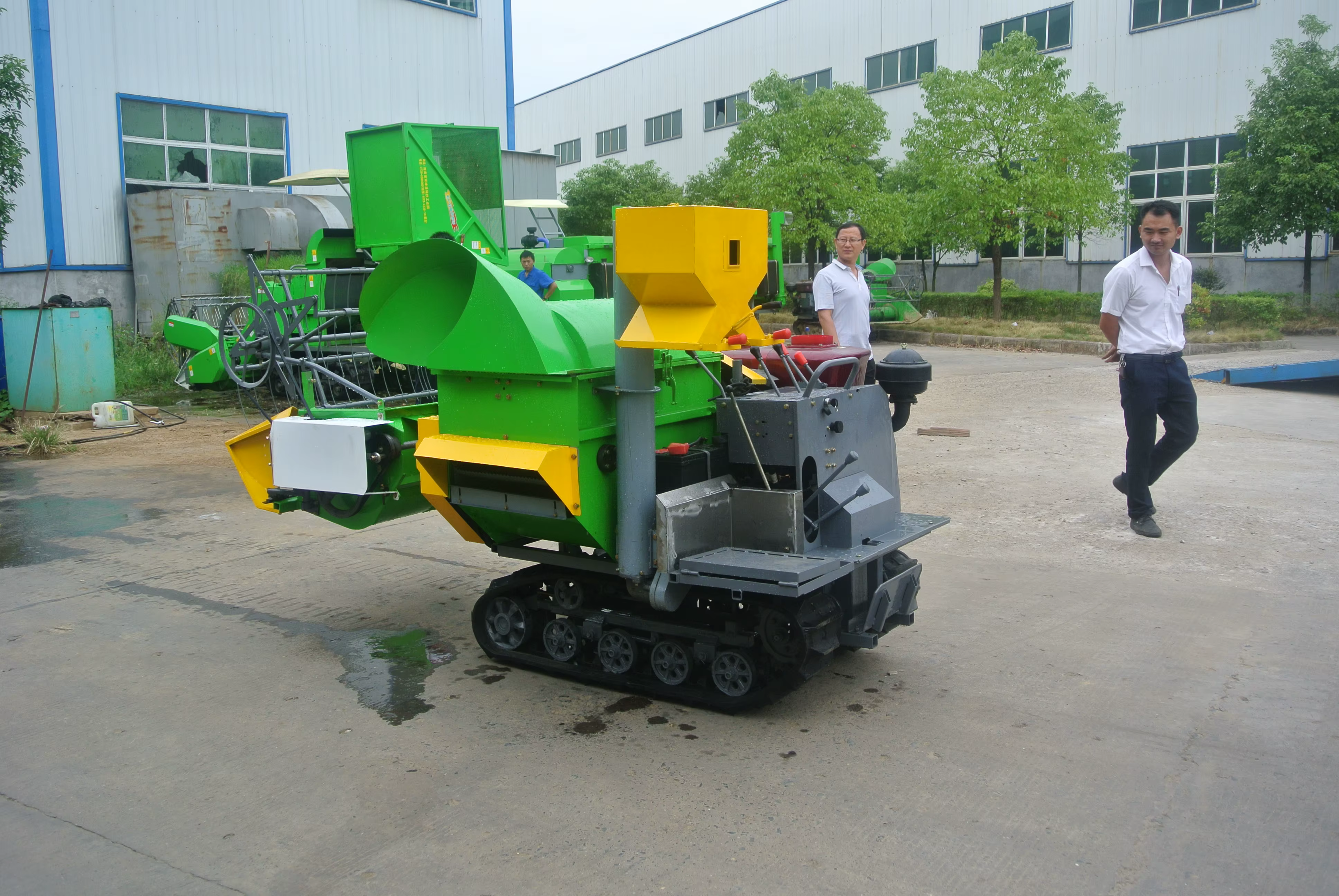 Fully Automatic Grain Combined Agricultural Harvesting — image 4