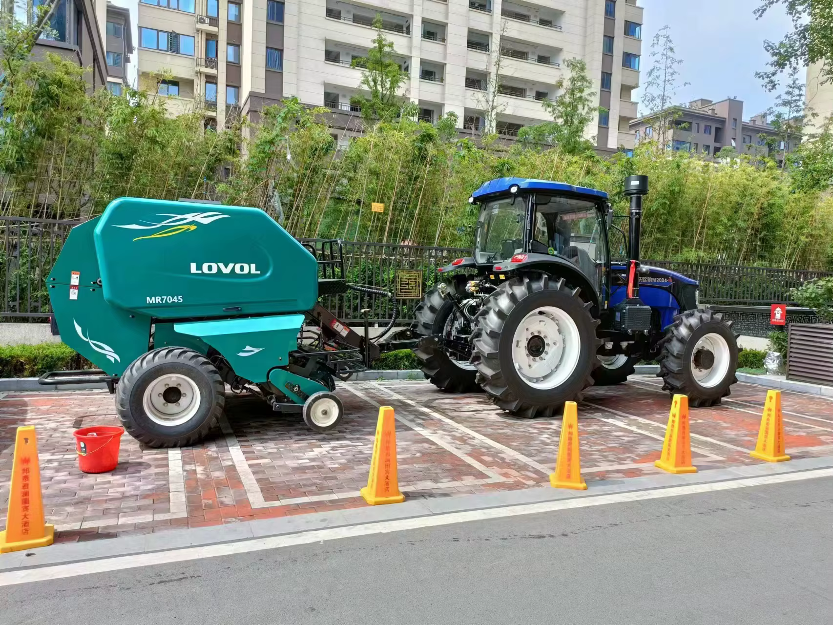 Tractor Hay Straw And Grass Press — image 2