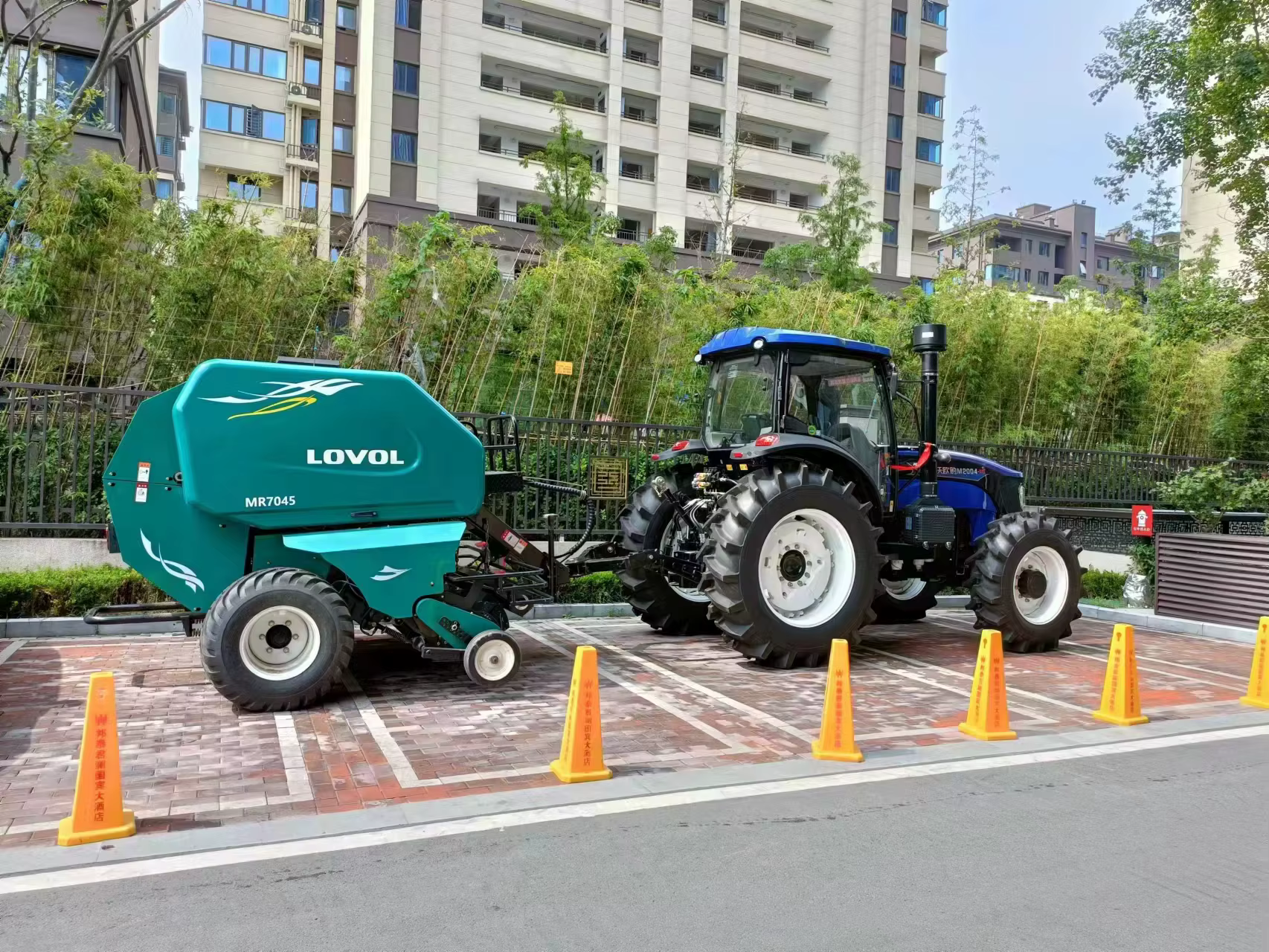 Tractor Hay Straw And Grass Press — image 3