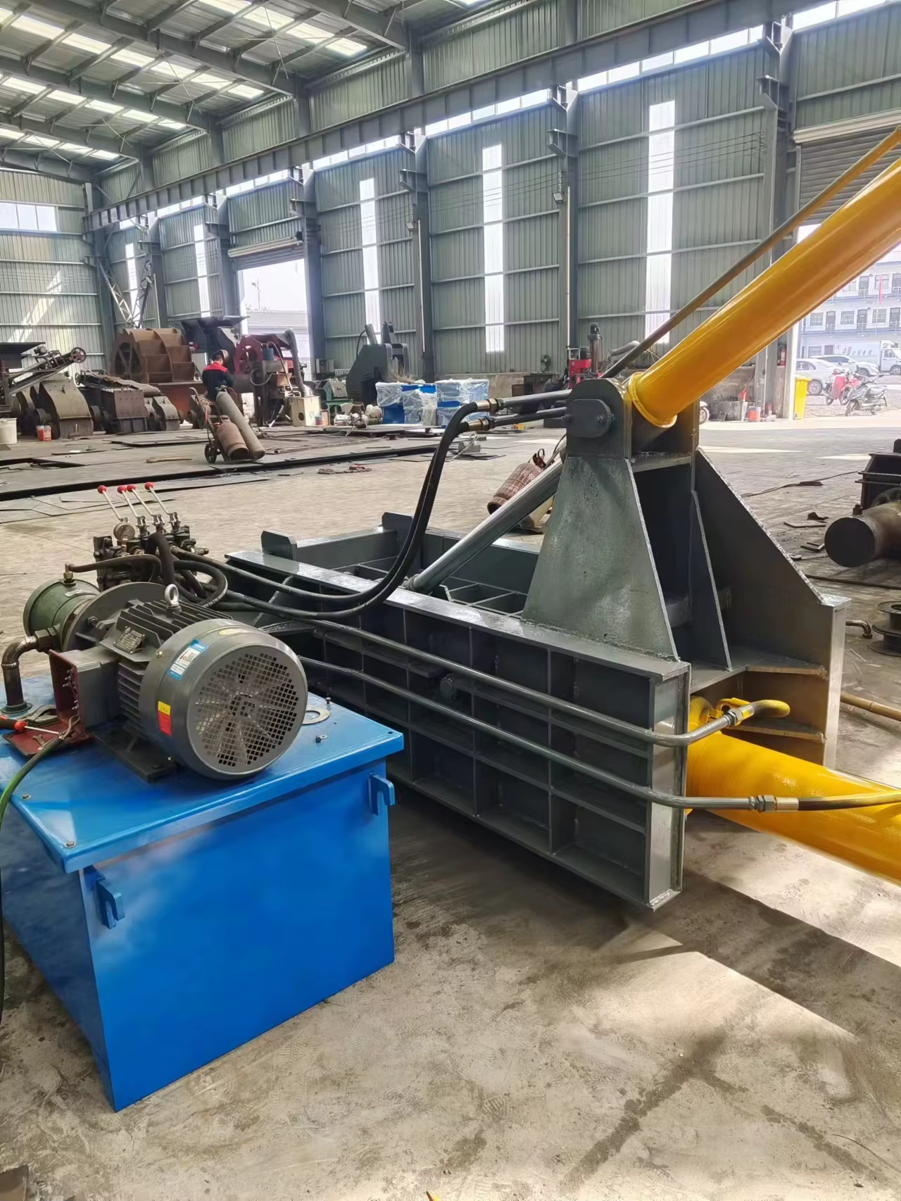 VANER V B1350 Scrap Metal Bailer — image 2