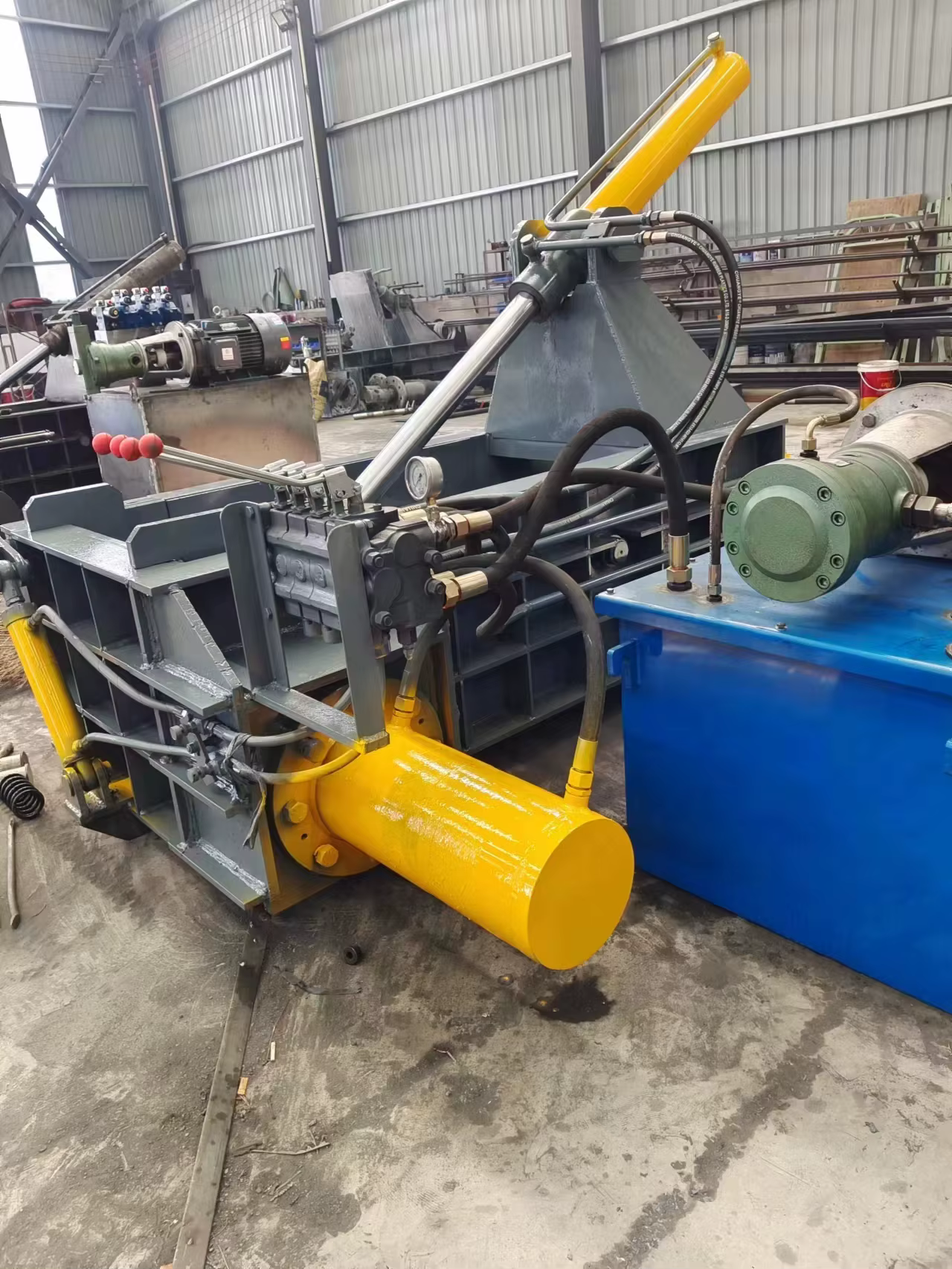 VANER V B1350 Scrap Metal Bailer — image 3