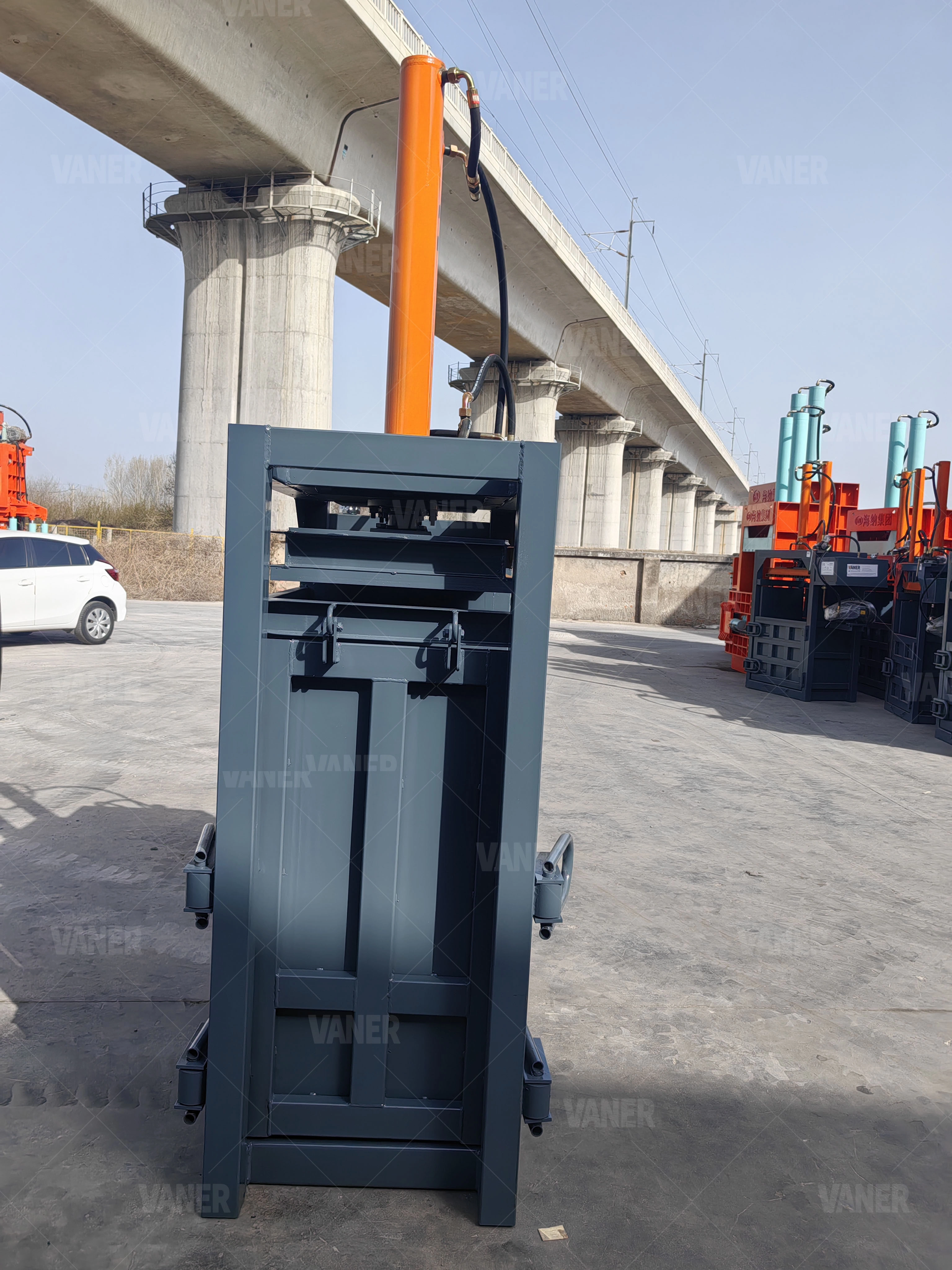 Hydraulic Cardboard Carton Compress Baler Machine — image 2