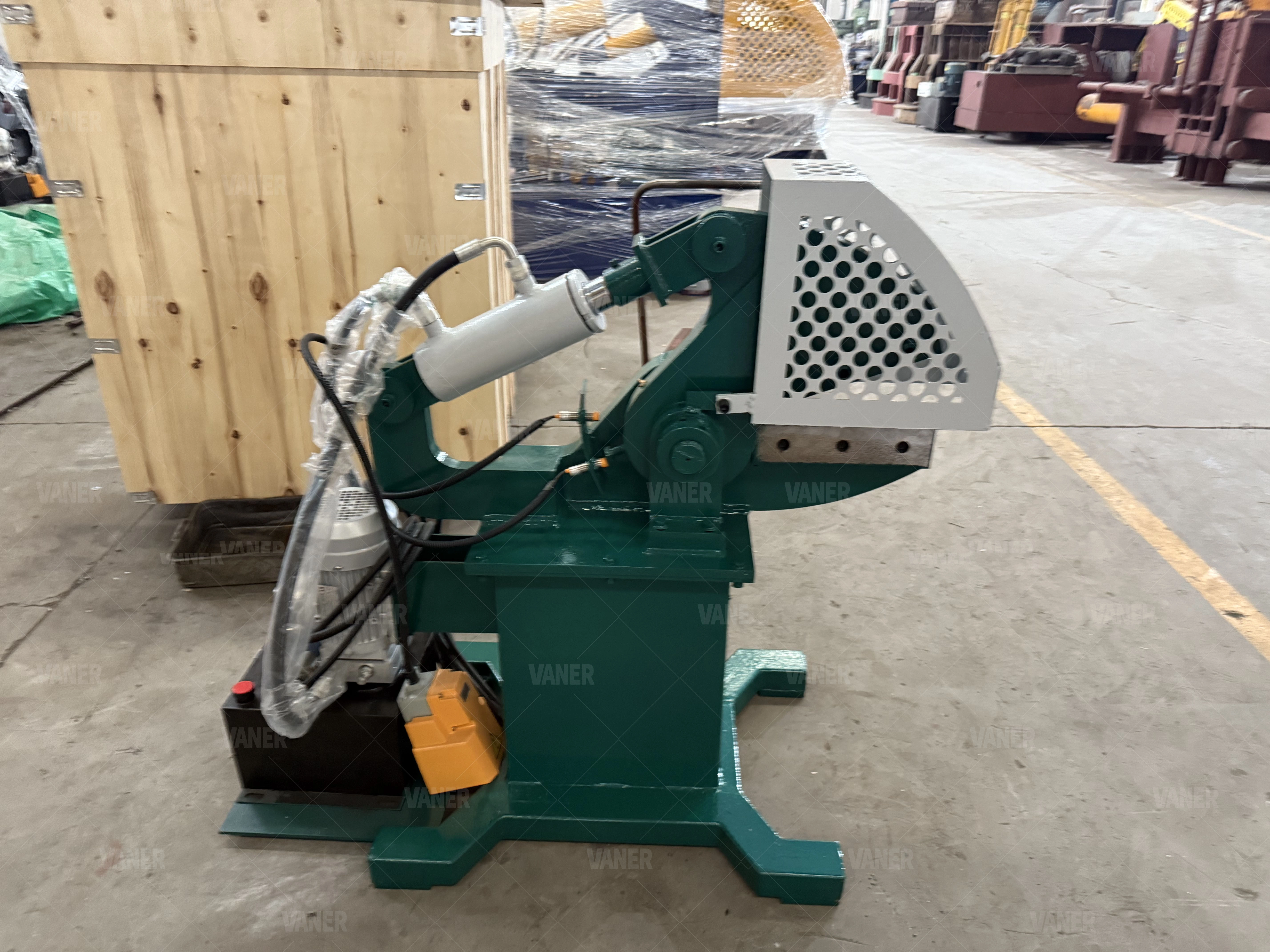 Small Household Hydraulic Shears Are Used — image 3