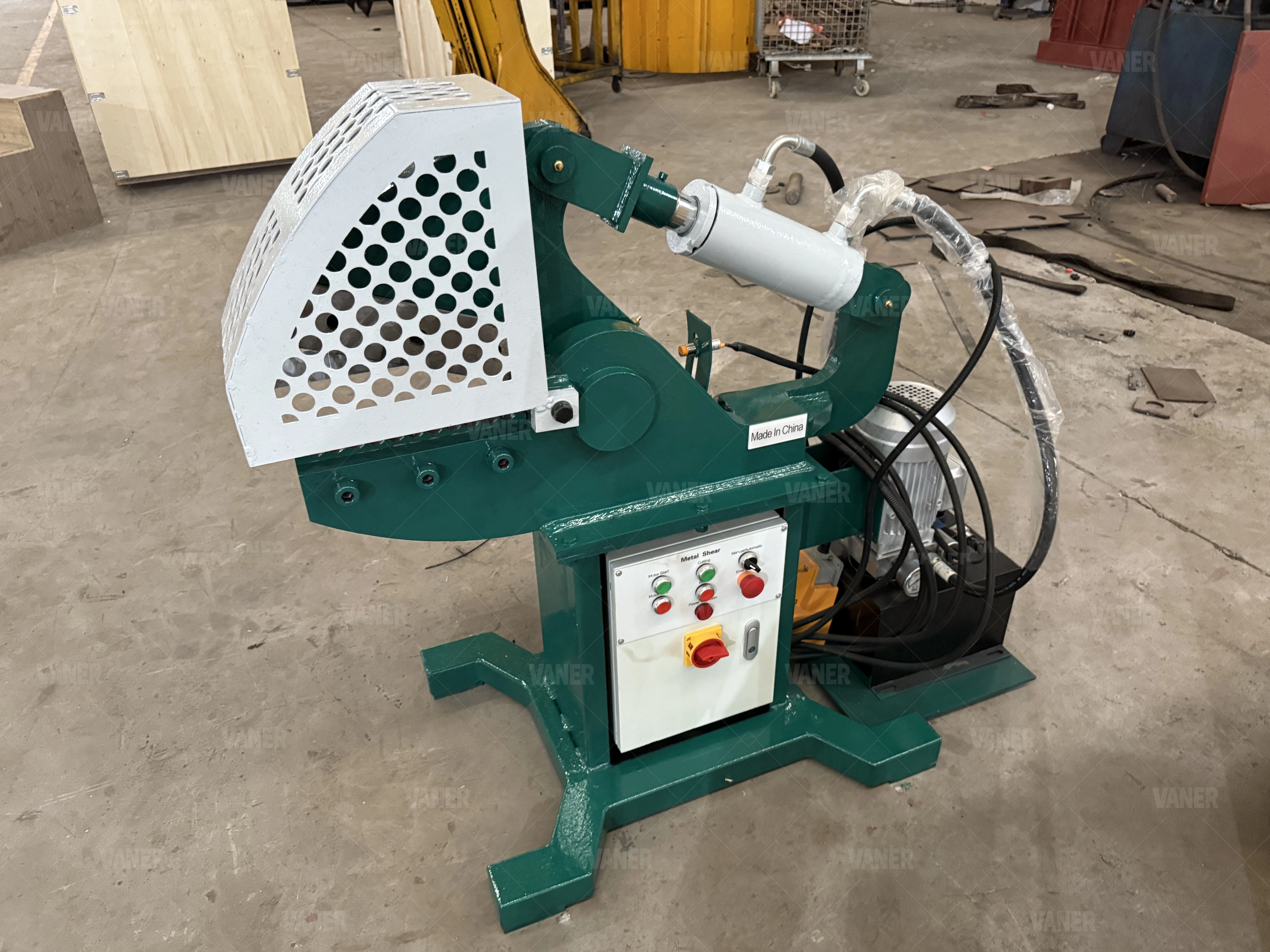 Small Household Hydraulic Shears Are Used — image 4