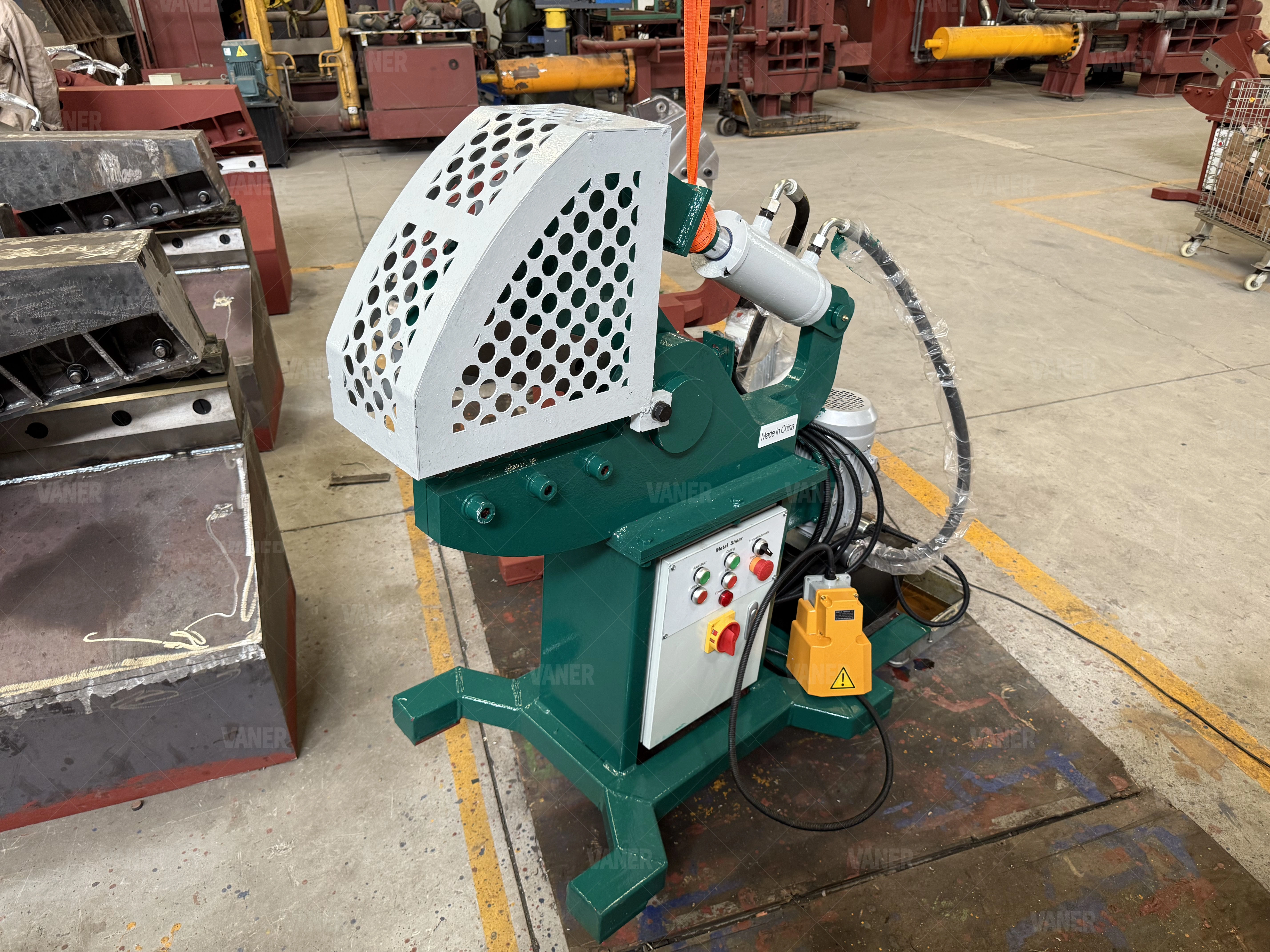 Small Household Hydraulic Shears Are Used — image 5