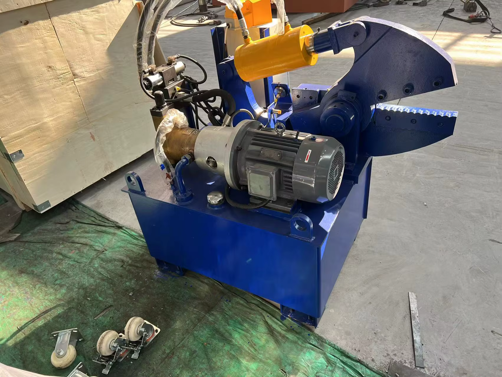 Cheap Price Hydraulic Metal Cutting Machine — image 5