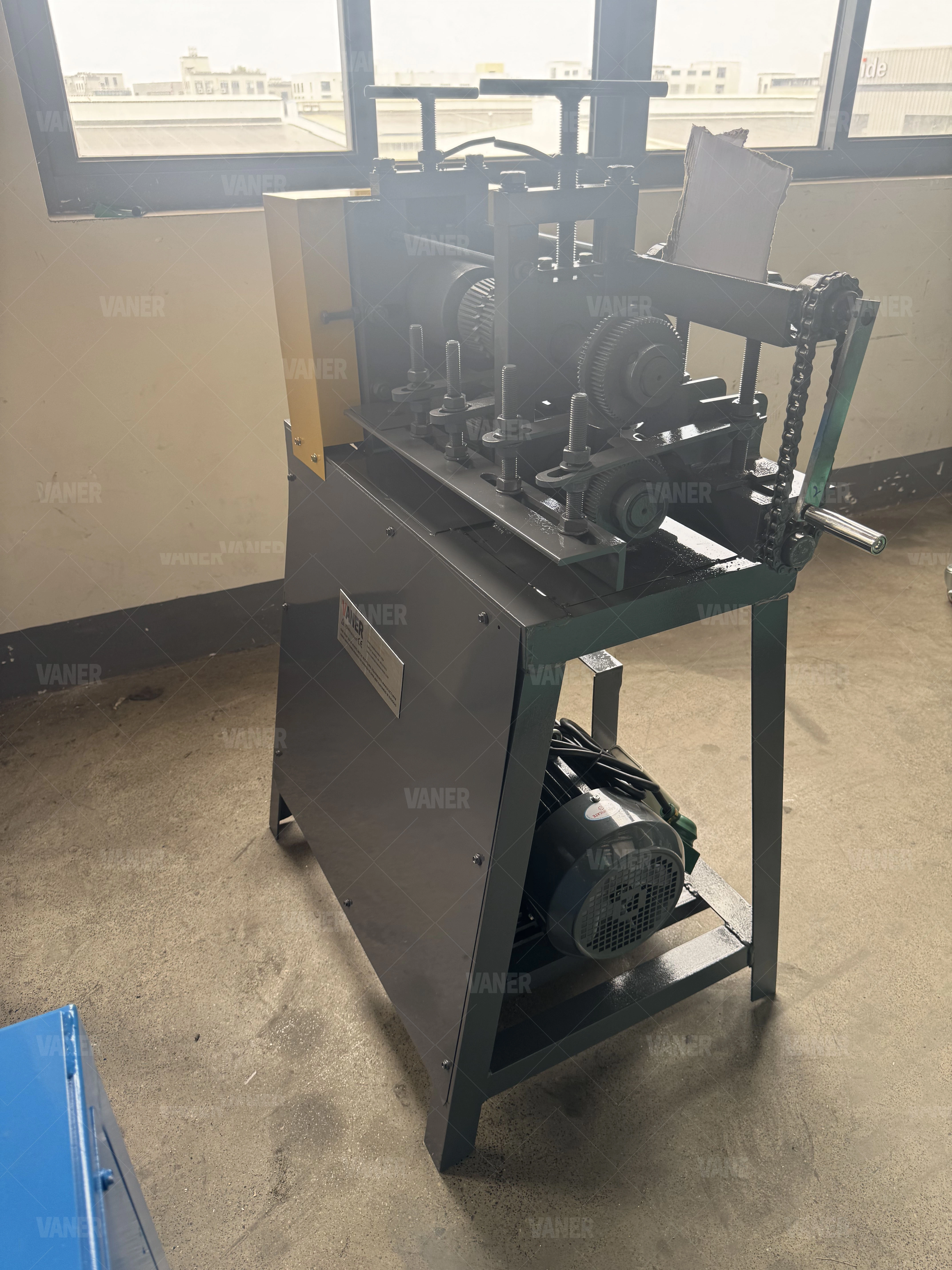 VANER V 918 B Wire Stripping — image 6