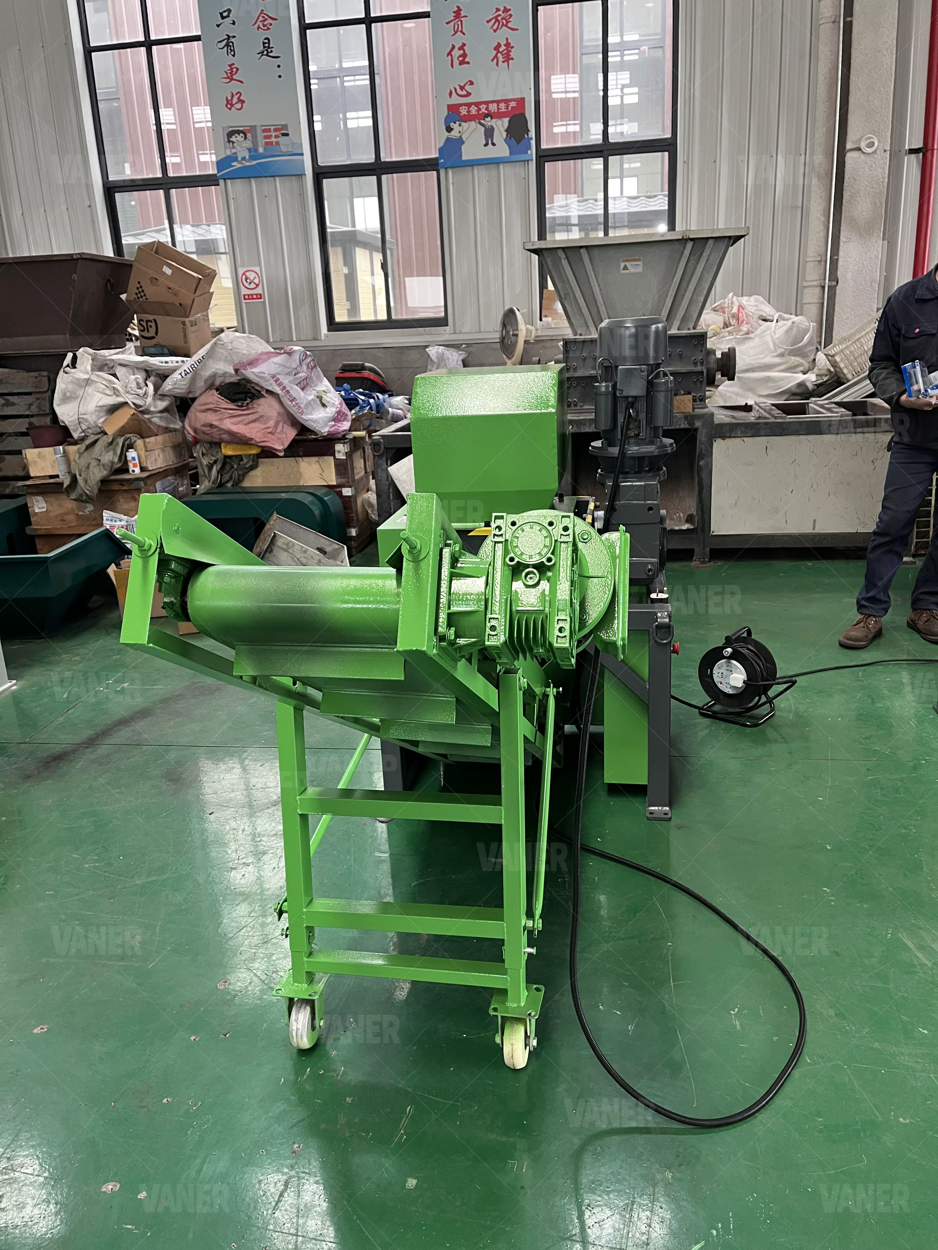 240V Single Phase Small Shredder Plastic — image 4