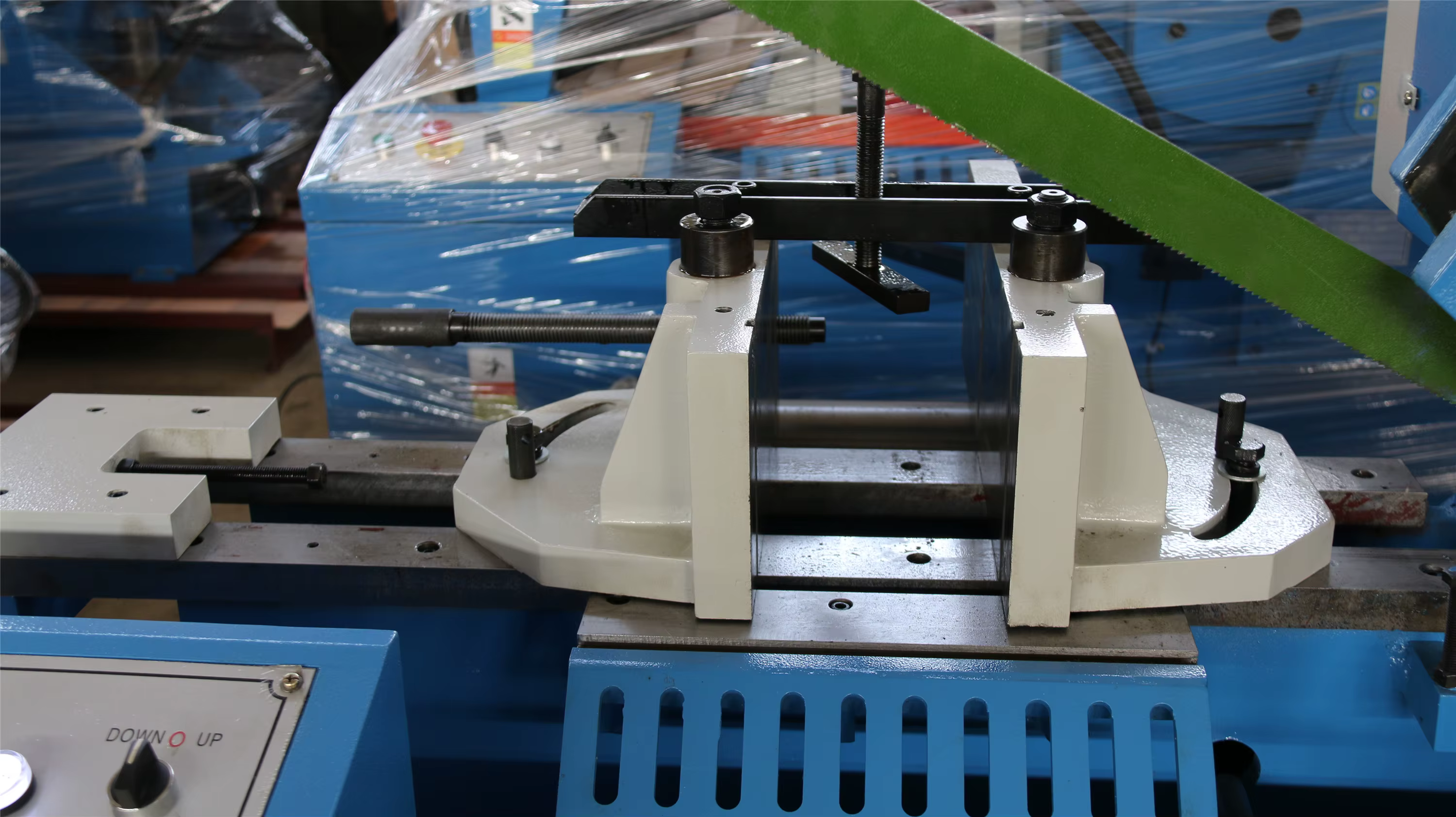 HS7140 Metal Cut Power Hacksaw Machine — image 5
