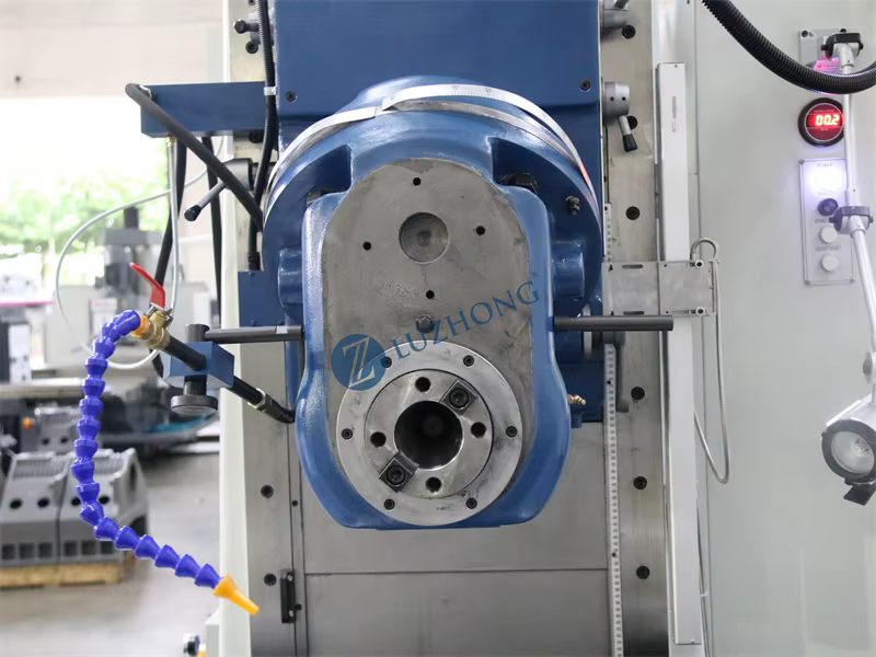 Universal Bed Type Milling Machine X715 — image 4
