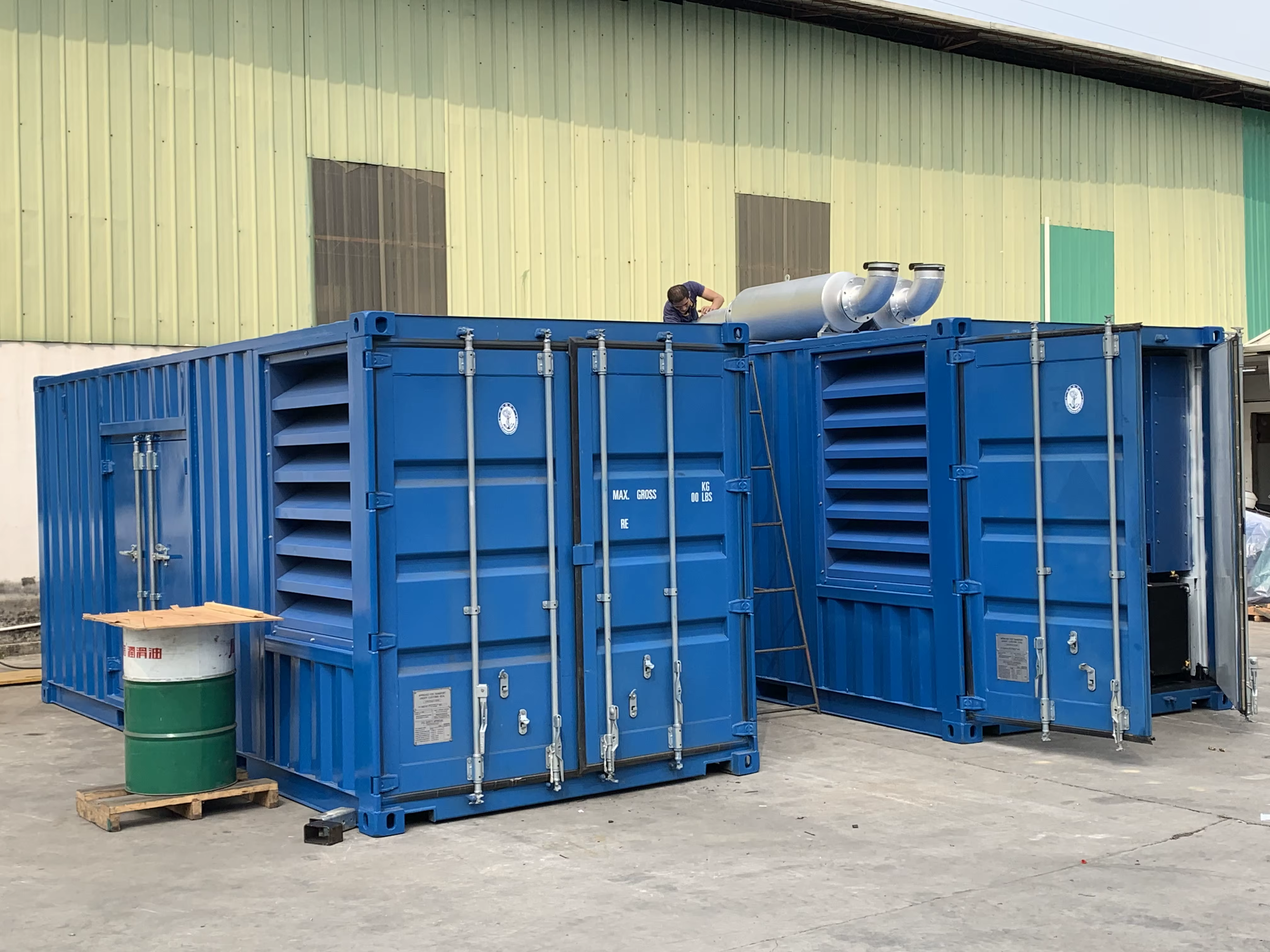 SHX 1250kVA 1000KW Diesel Generator Electrical Color White and Blue Plant Container Three-phase Electro Generator — image 6