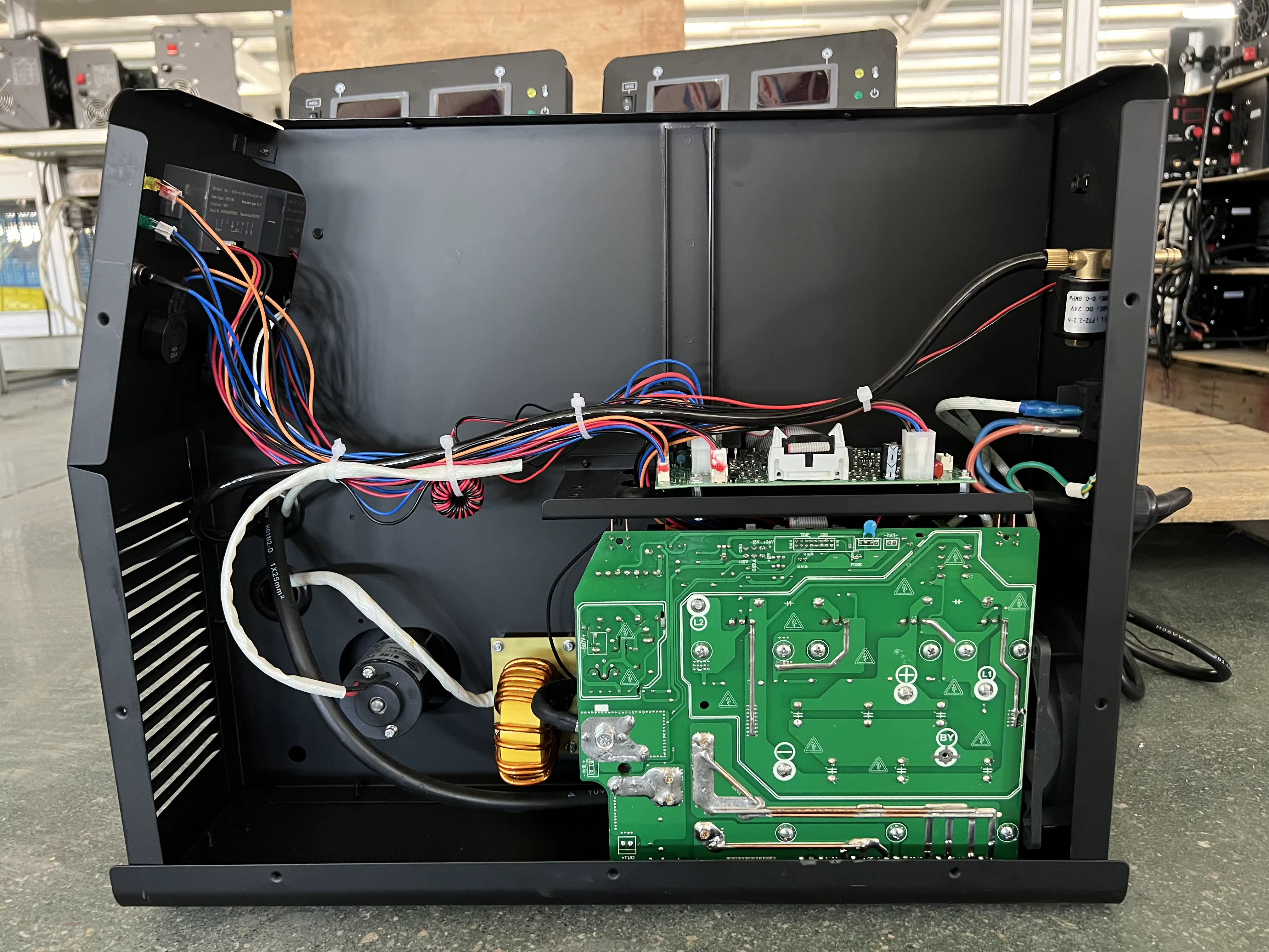 Inverter Technology MIG Welding Machine MIG-250N New 220/380V CO2 Industrial Digital Signal Welder 15KG Wire with Wheels — image 3