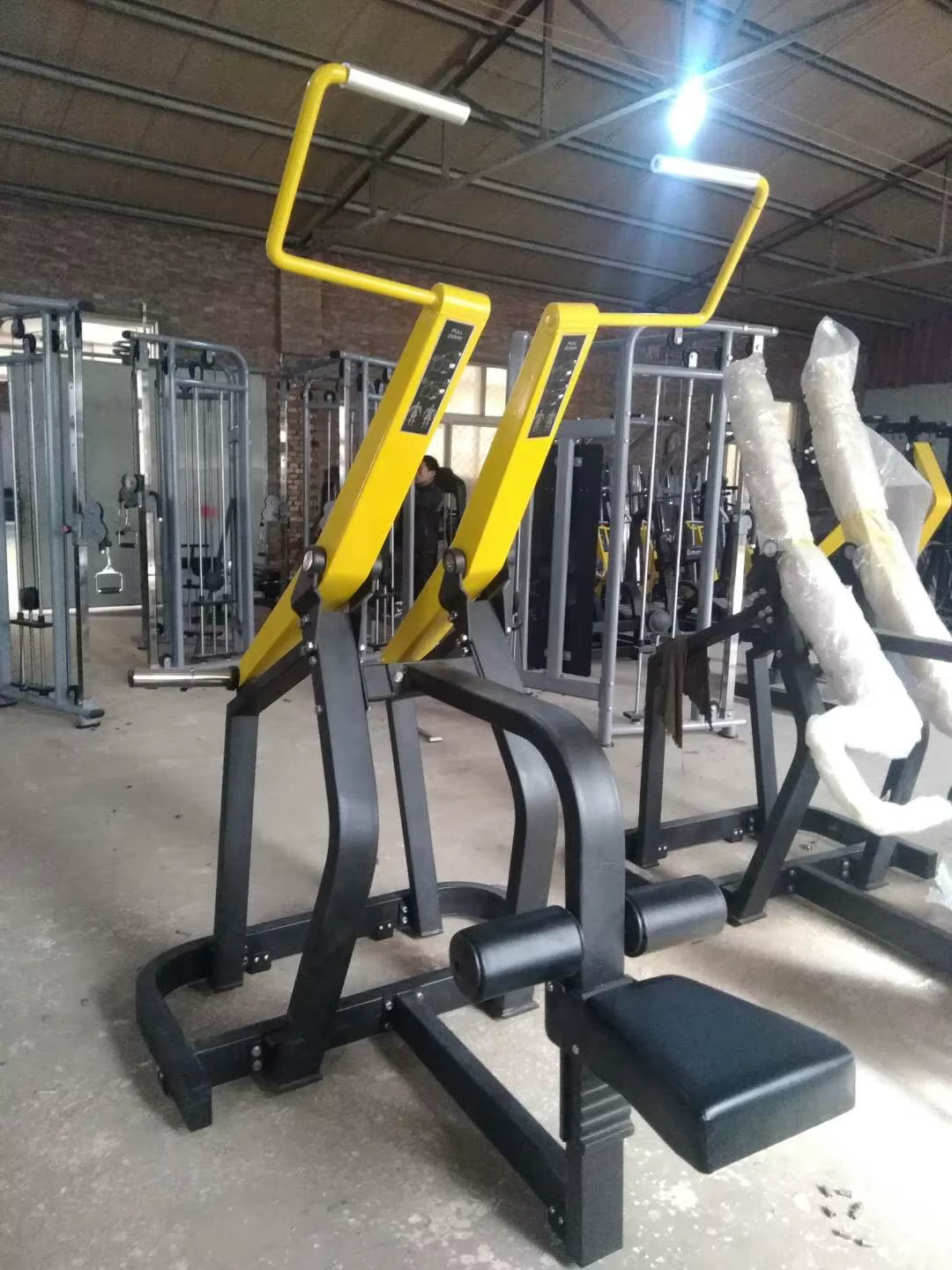 Steel Plate Loaded Front Lat Pulldown Free Weight Gym Machine for Chest and Back Exercise — image 2