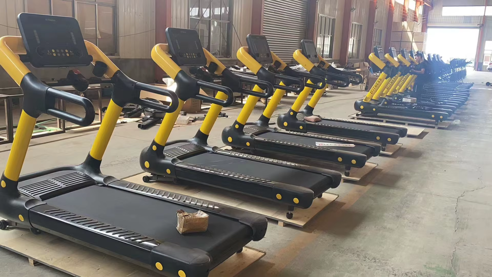 Xinrui Wholesaler Price No  Noise Running Machine Commercial Home Use Treadmill — image 4