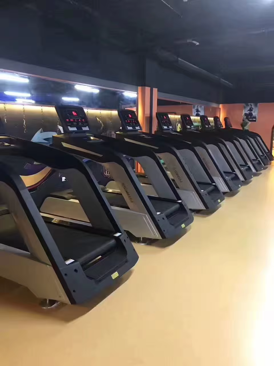 Easy to Use Commercial Electric Fitness Motorized Tredmill Running Machine — image 5
