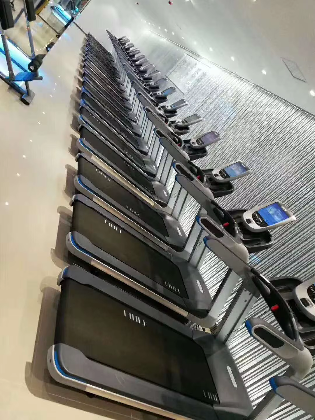 High Quality Fitness Equipment Touch-screen Treadmill Commercial Use Treadmill in Sports Gym Equipment — image 3