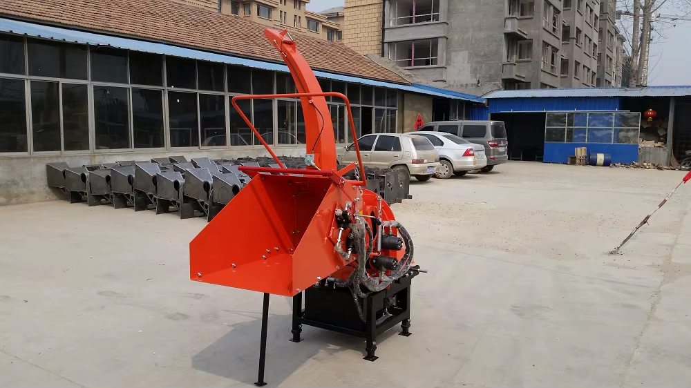 CE Certificate Tractor PTO Double Hydraulic Feeding Rollers Log Wood Chipper for Wood Shredding TH-8 — image 2