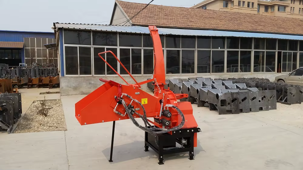 CE Certificate Tractor PTO Double Hydraulic Feeding Rollers Log Wood Chipper for Wood Shredding TH-8 — image 4