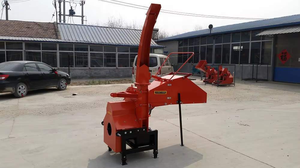 CE Certificate Tractor PTO Double Hydraulic Feeding Rollers Log Wood Chipper for Wood Shredding TH-8 — image 5