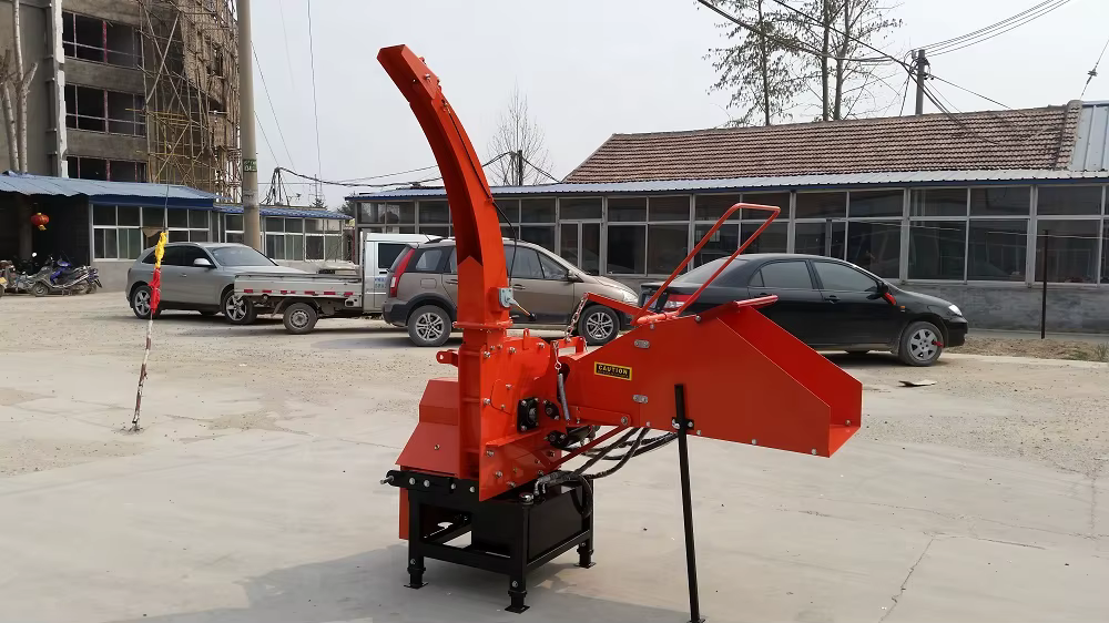 CE Certificate Tractor PTO Double Hydraulic Feeding Rollers Log Wood Chipper for Wood Shredding TH-8 — image 6