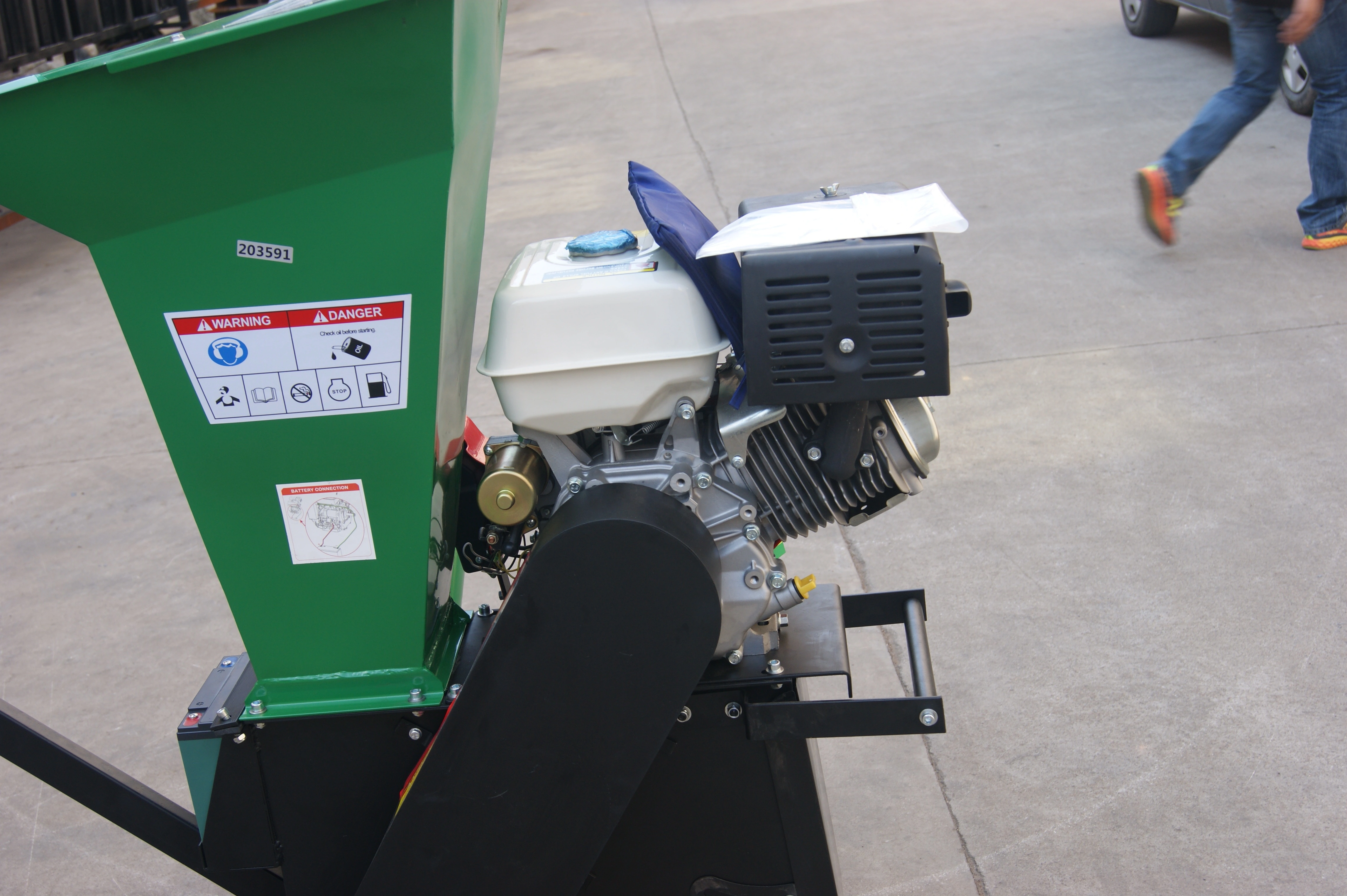 Hot Sale 13HP Gas Powerful Shredder Chipper Branch Crusher Portable for Household Orchard — image 5