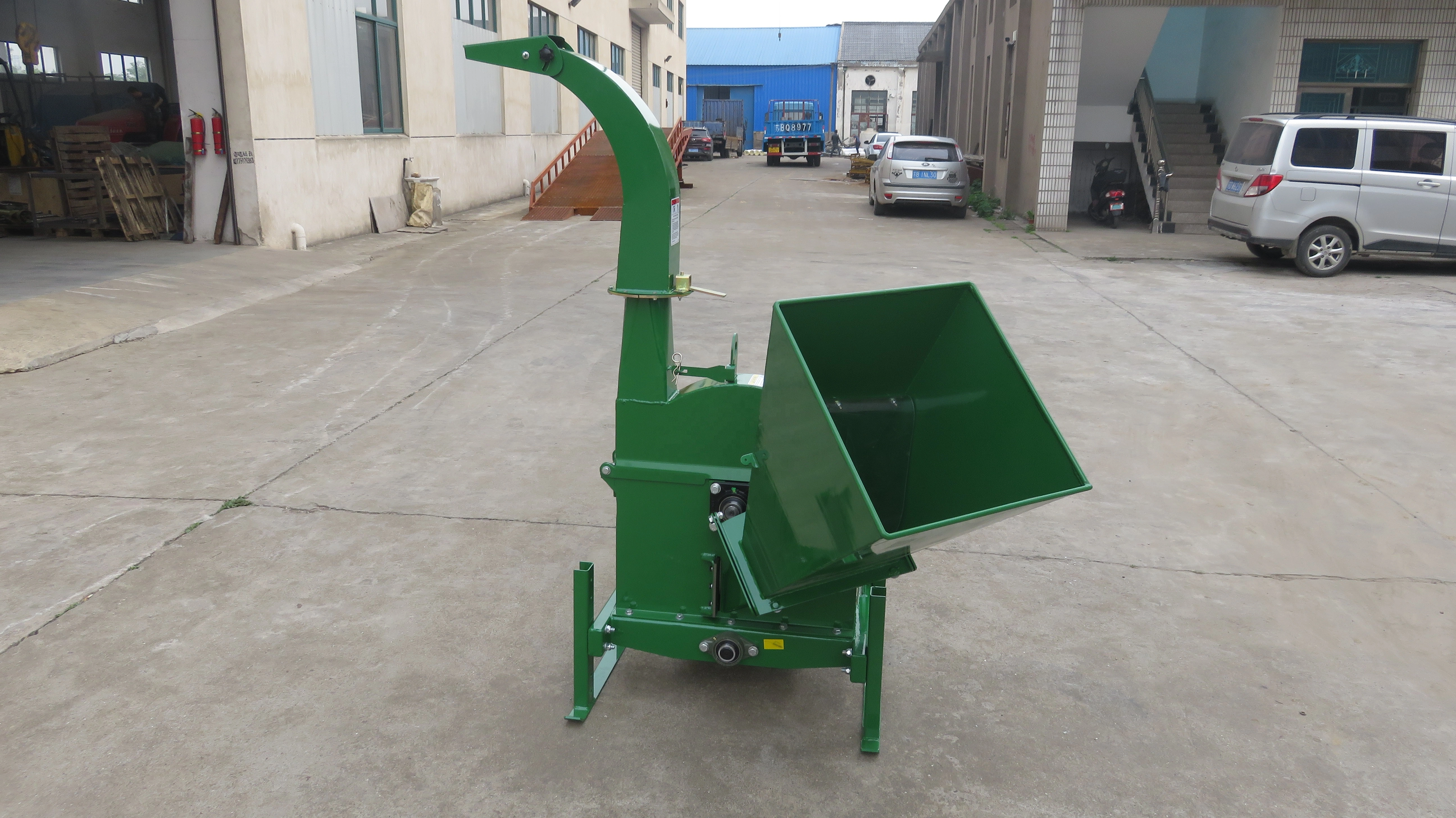 CE Certificated Tree Tractor Pto Wood Branch Chipper Shredder Wood Chipper Machine — image 4