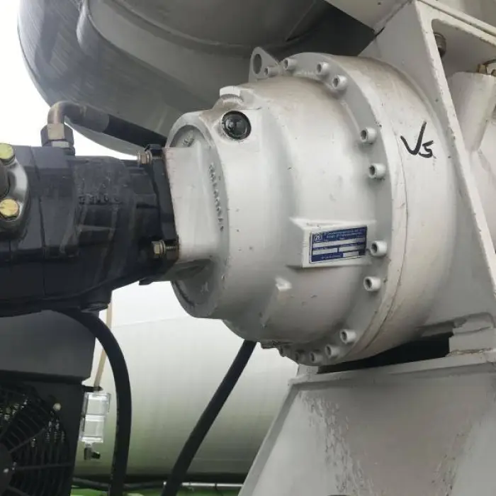 CIMC 9m3 Sinotruck with Engine Concrete Mixer Truck for Sale — image 2