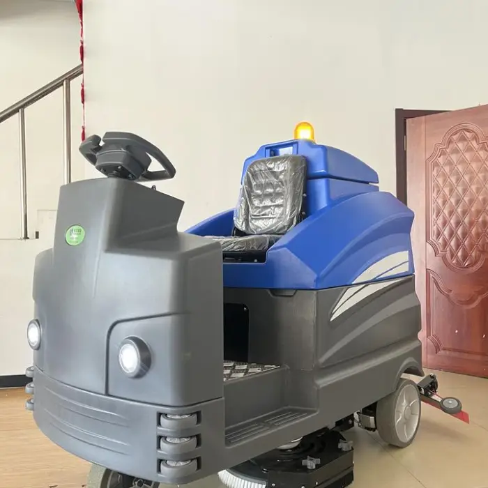 The Electric Sweeper Is Suitable for Indoor and Outdoor Use and Can Accommodate One Person — image 5