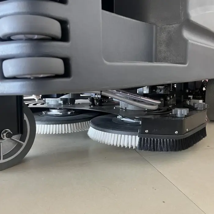 The Electric Sweeper Is Suitable for Indoor and Outdoor Use and Can Accommodate One Person — image 6
