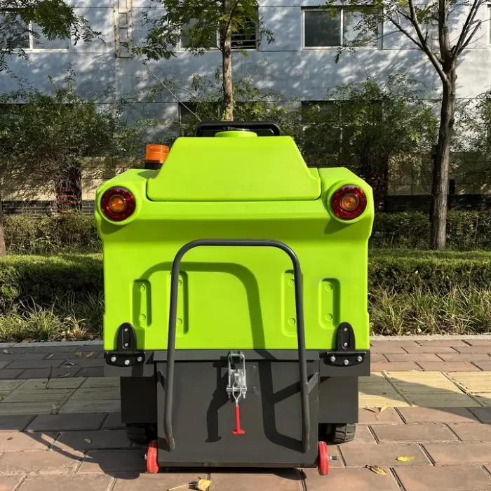 The New Electric Sweeper Is Suitable for Outdoor Use and Can Accommodate One Person — image 5