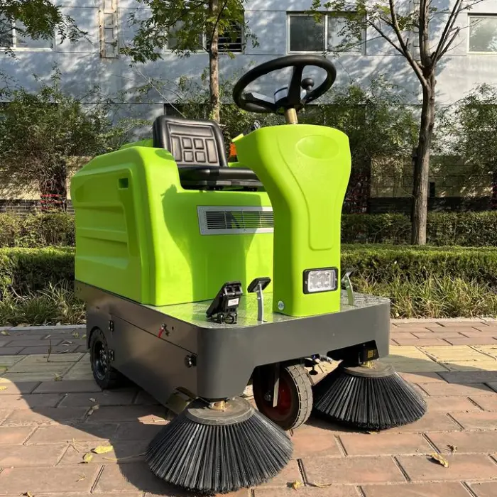 The New Electric Sweeper Is Suitable for Outdoor Use and Can Accommodate One Person — image 6