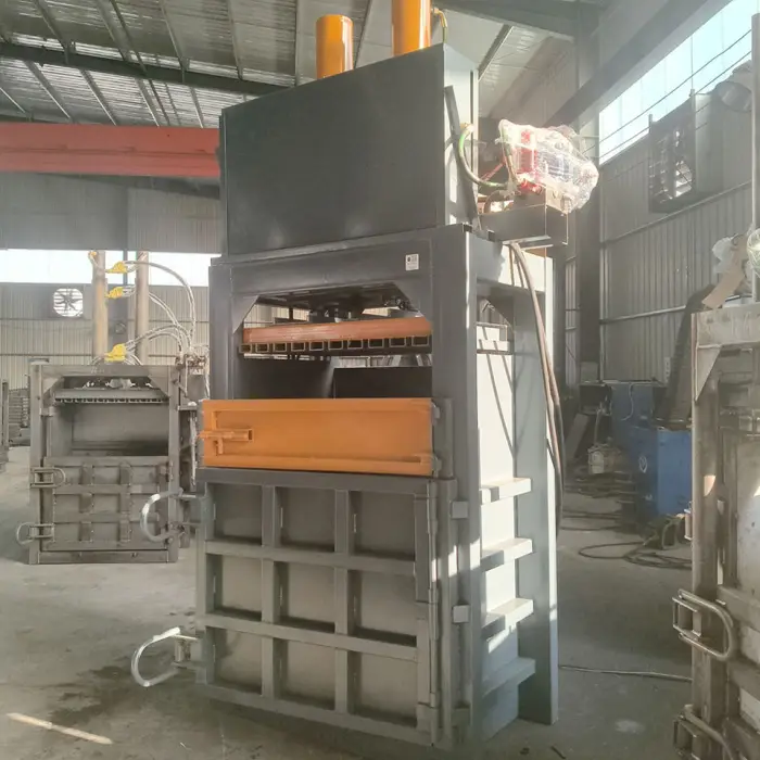 Vertical Scrap Baler Pressing Machine for Used Clothing Aluminum Cans Carton Bailer Cardboard Plastic PET Bottle Baler Machine — image 4