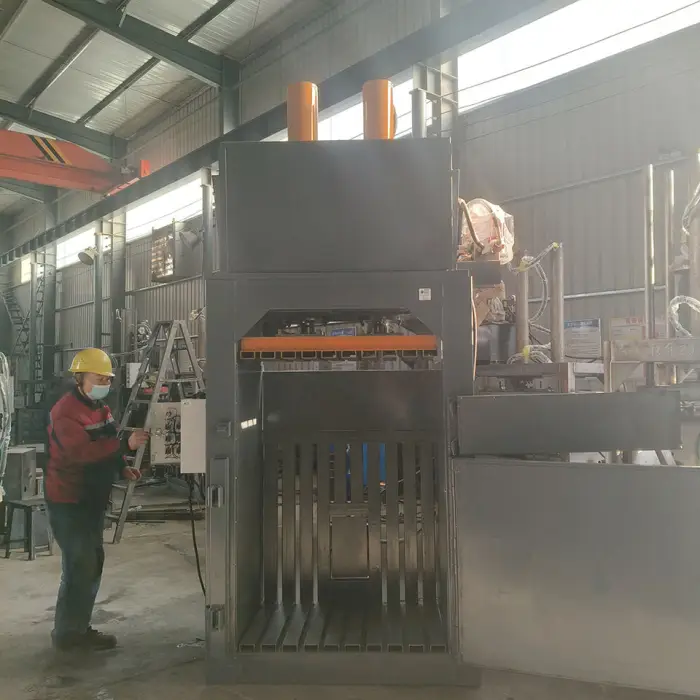 Vertical Scrap Baler Pressing Machine for Used Clothing Aluminum Cans Carton Bailer Cardboard Plastic PET Bottle Baler Machine — image 5
