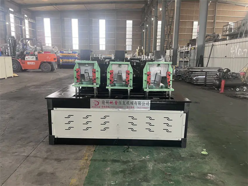 Double Out Profiles Roll Forming Machine Angle omega Main Channel Roll Forming Machine 3 in 1machine — image 4